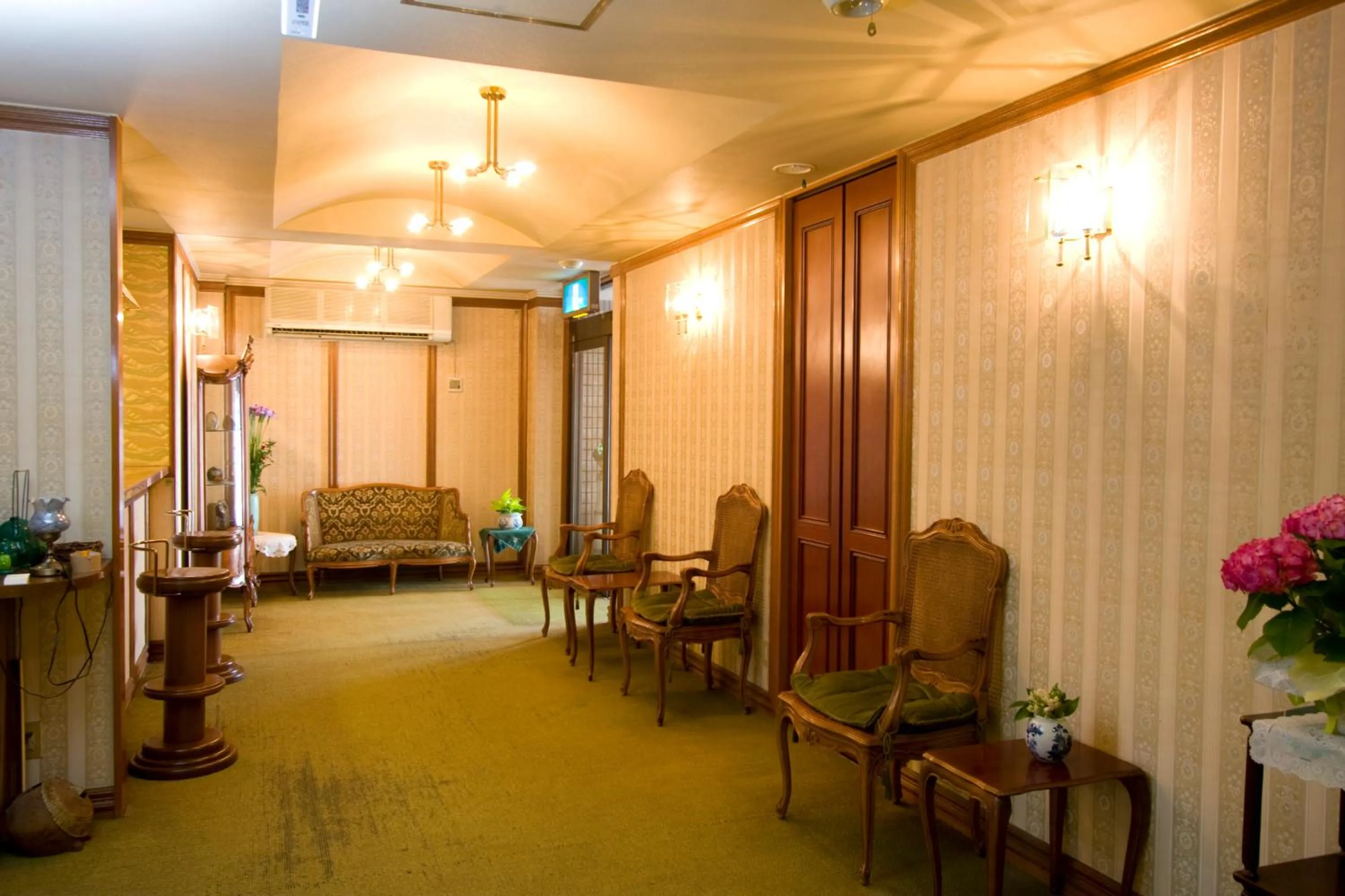 Lobby or reception in Shinseto Station Hotel