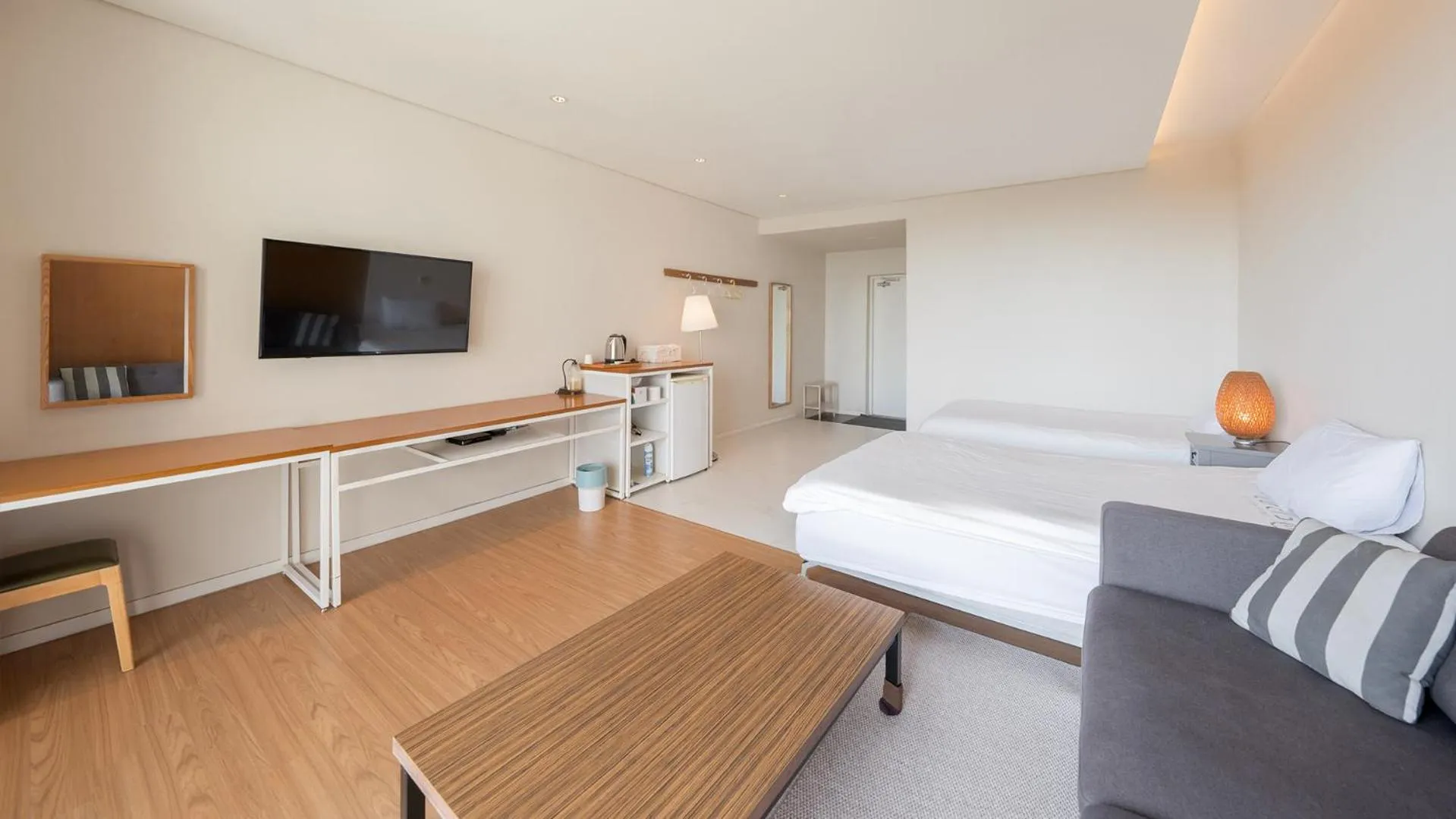 Bedroom, Bed in Lucid M