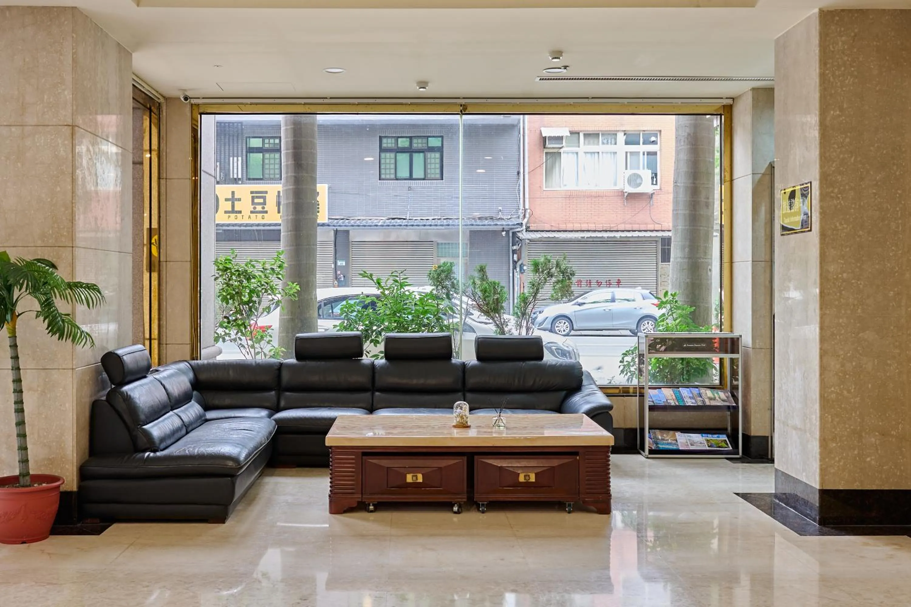 Seating area in Chong Yu Hotel