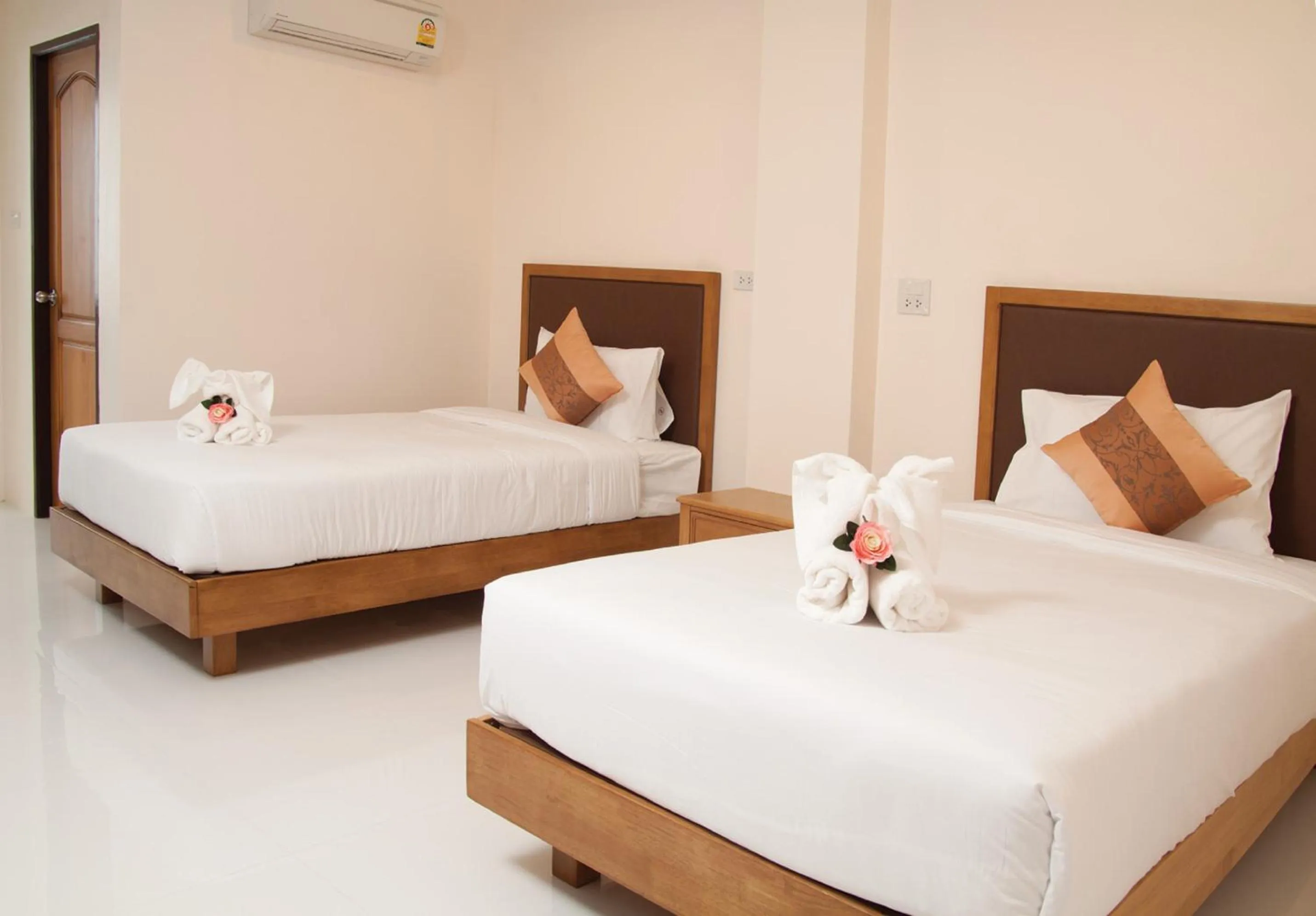 Photo of the whole room, Bed in JS Residence Krabi