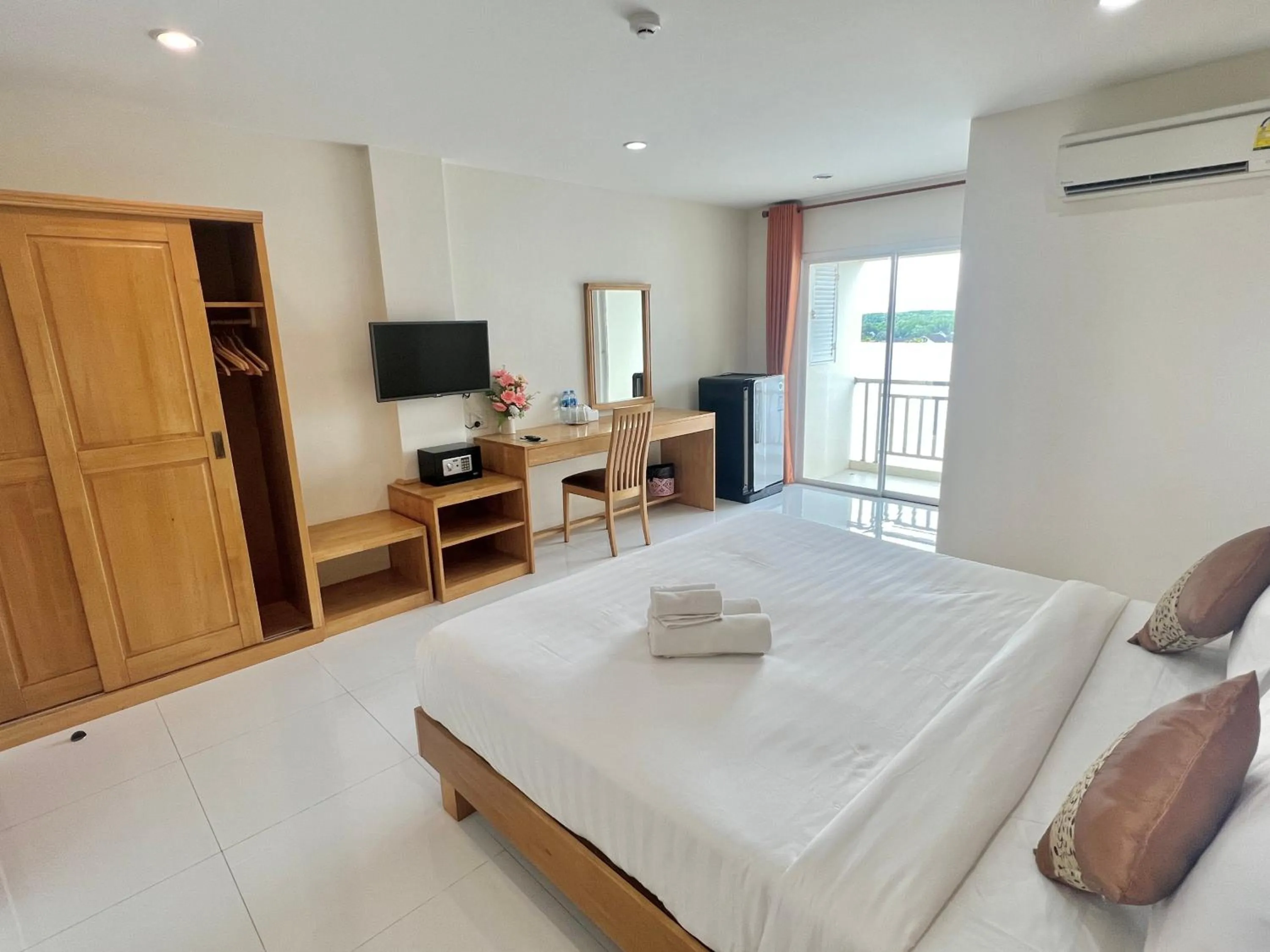 Bedroom, Bed in JS Residence Krabi