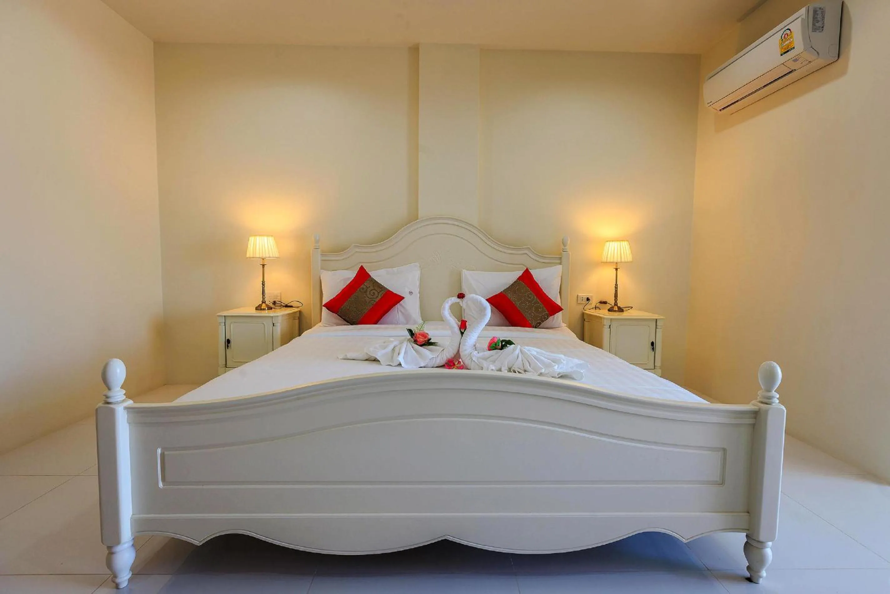 Bedroom, Bed in JS Residence Krabi