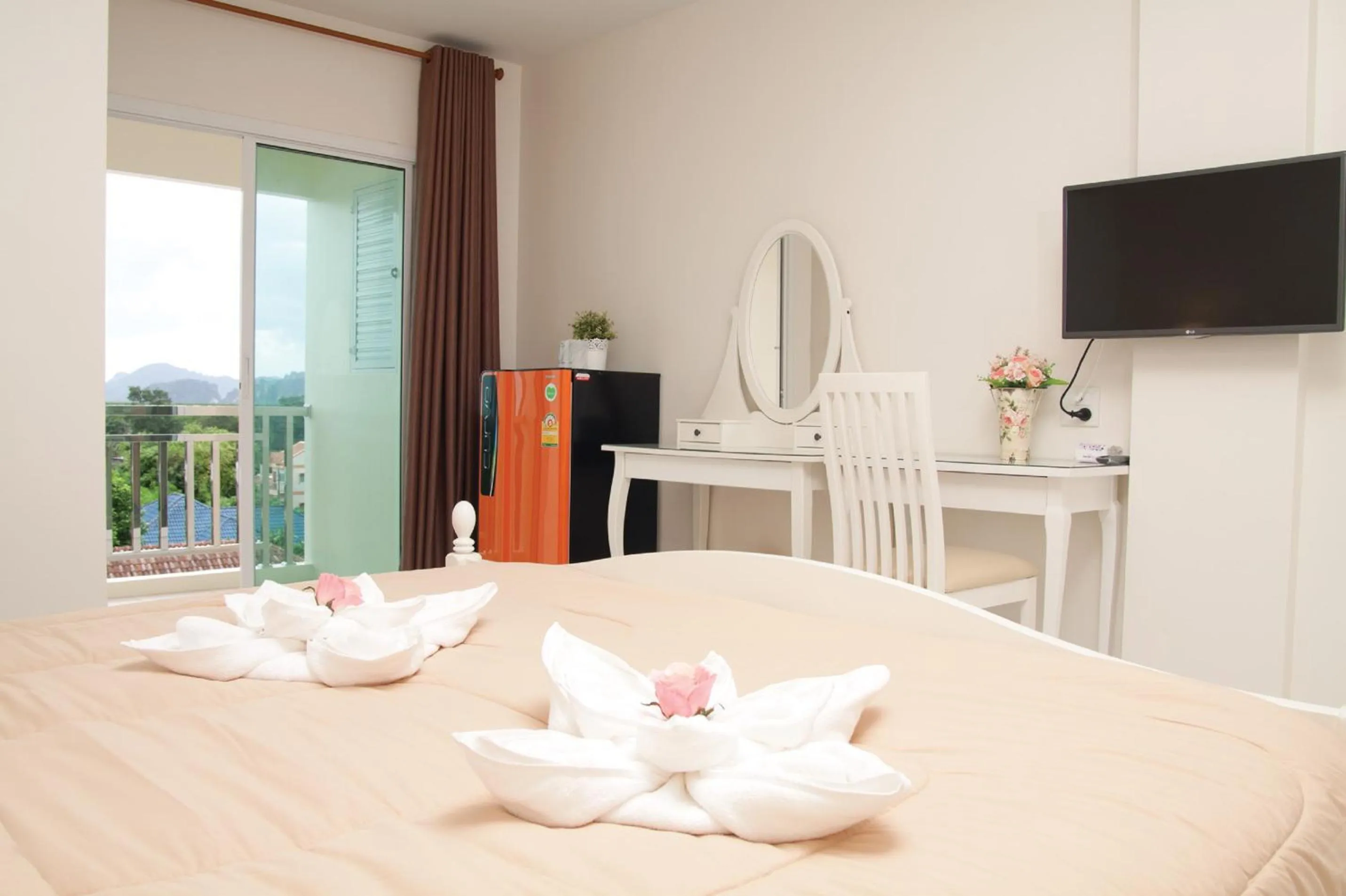 Bedroom, Bed in JS Residence Krabi