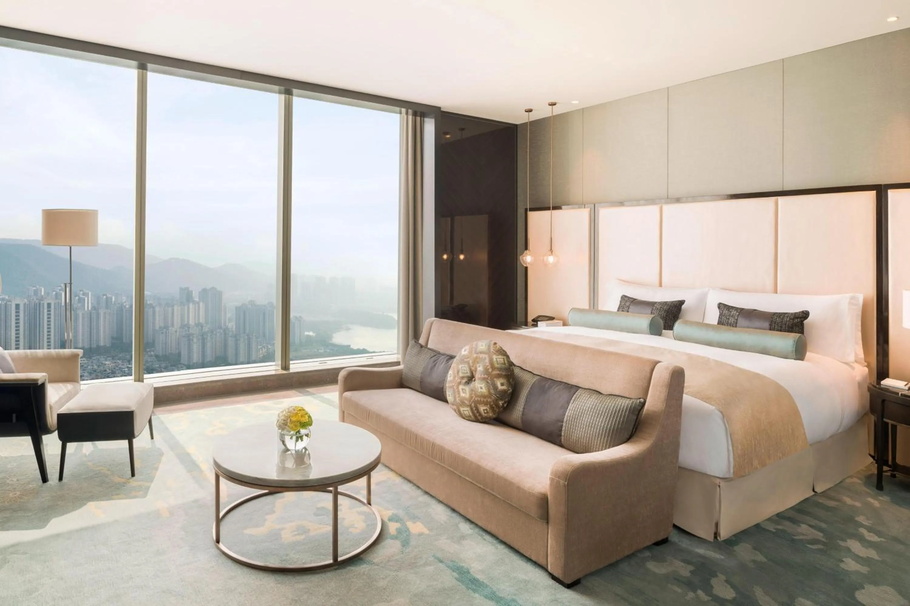 Bedroom, Bed in Meixi Lake Hotel, a Luxury Collection Hotel, Changsha