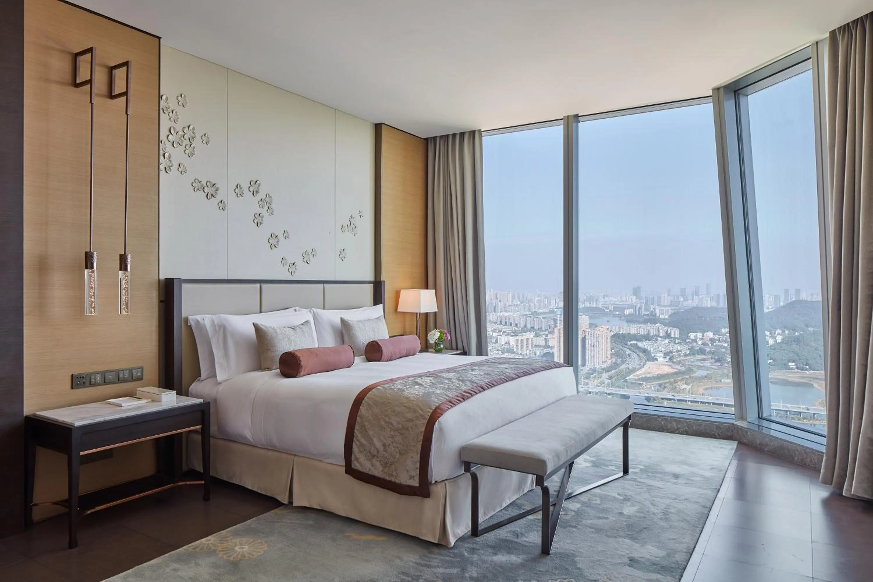 Bedroom, Bed in Meixi Lake Hotel, a Luxury Collection Hotel, Changsha