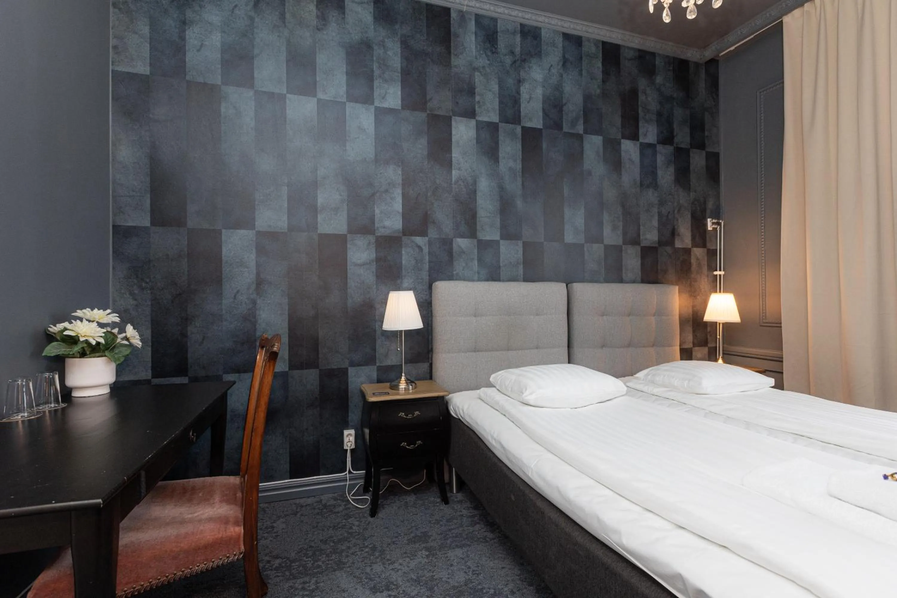 Double Room with Private Bathroom in Hotell Drottninggatan 11