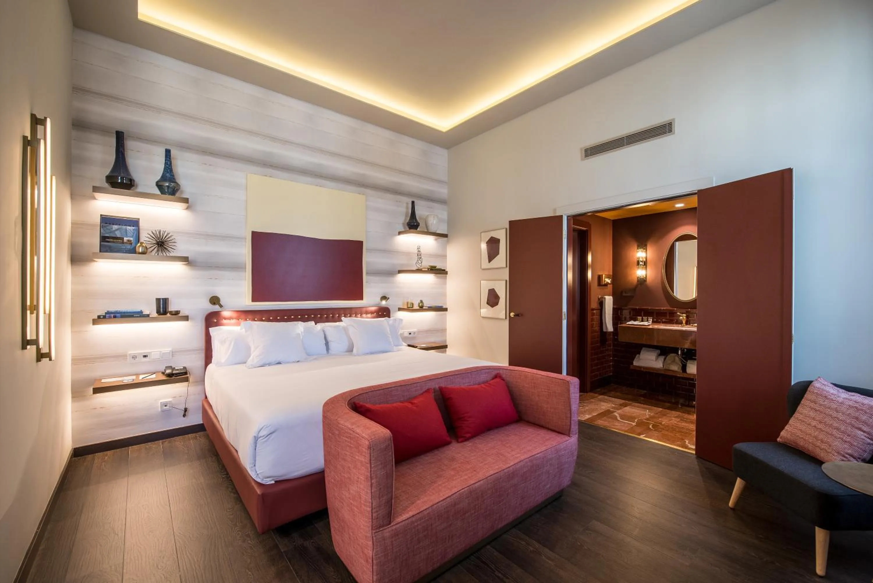 Photo of the whole room, Bed in Vincci Mae