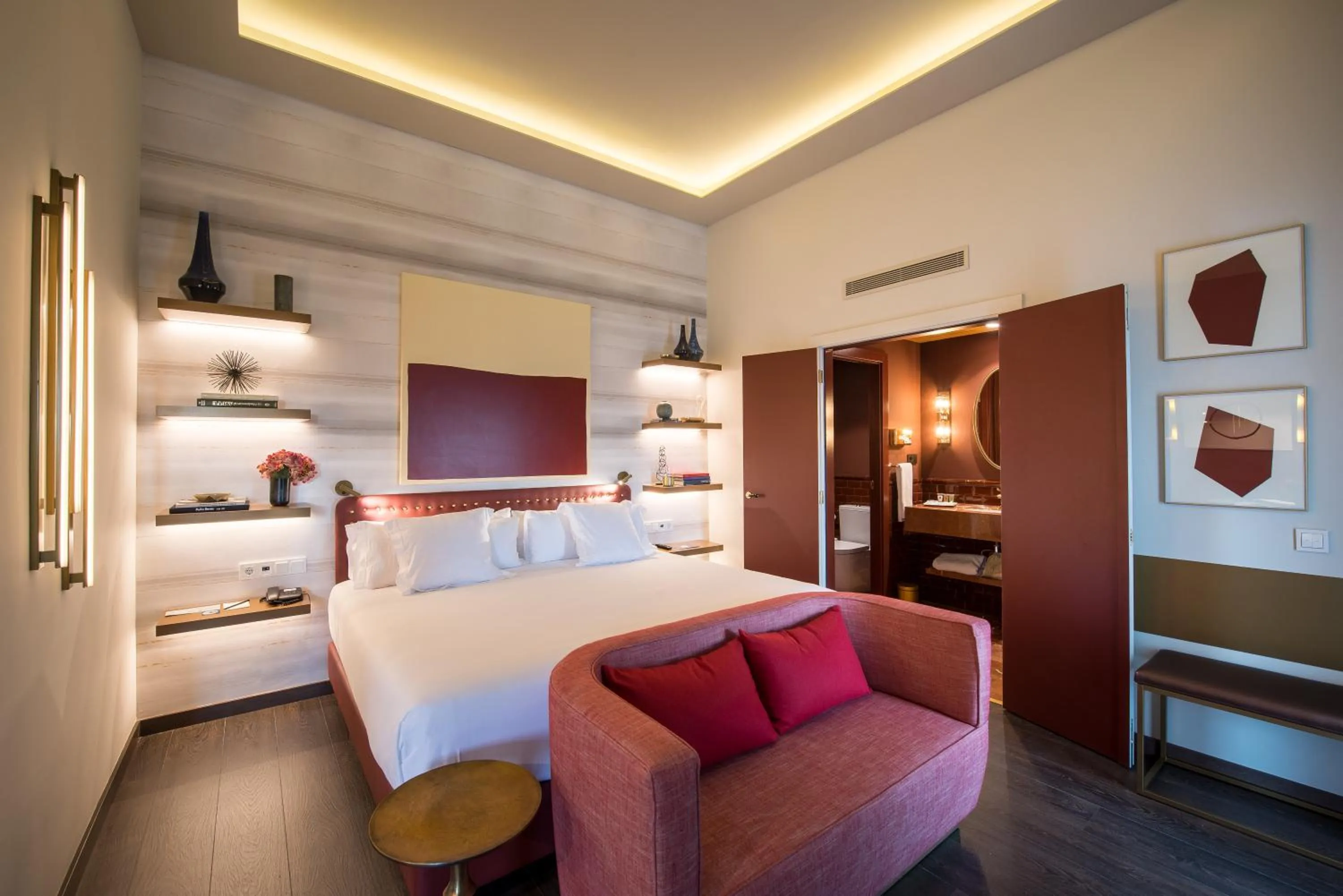 Photo of the whole room, Bed in Vincci Mae