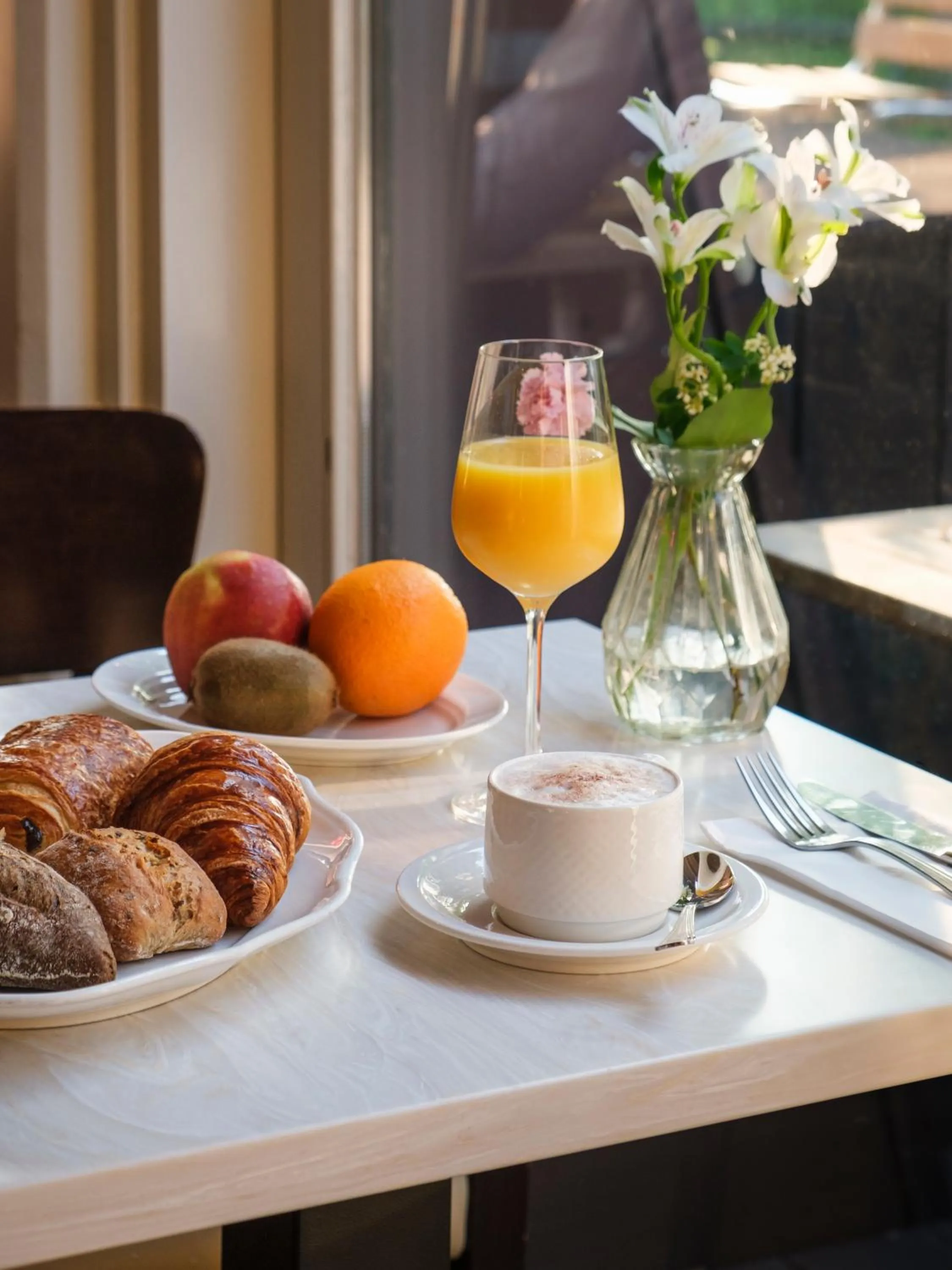 Buffet breakfast in Hotel Parc Plaza