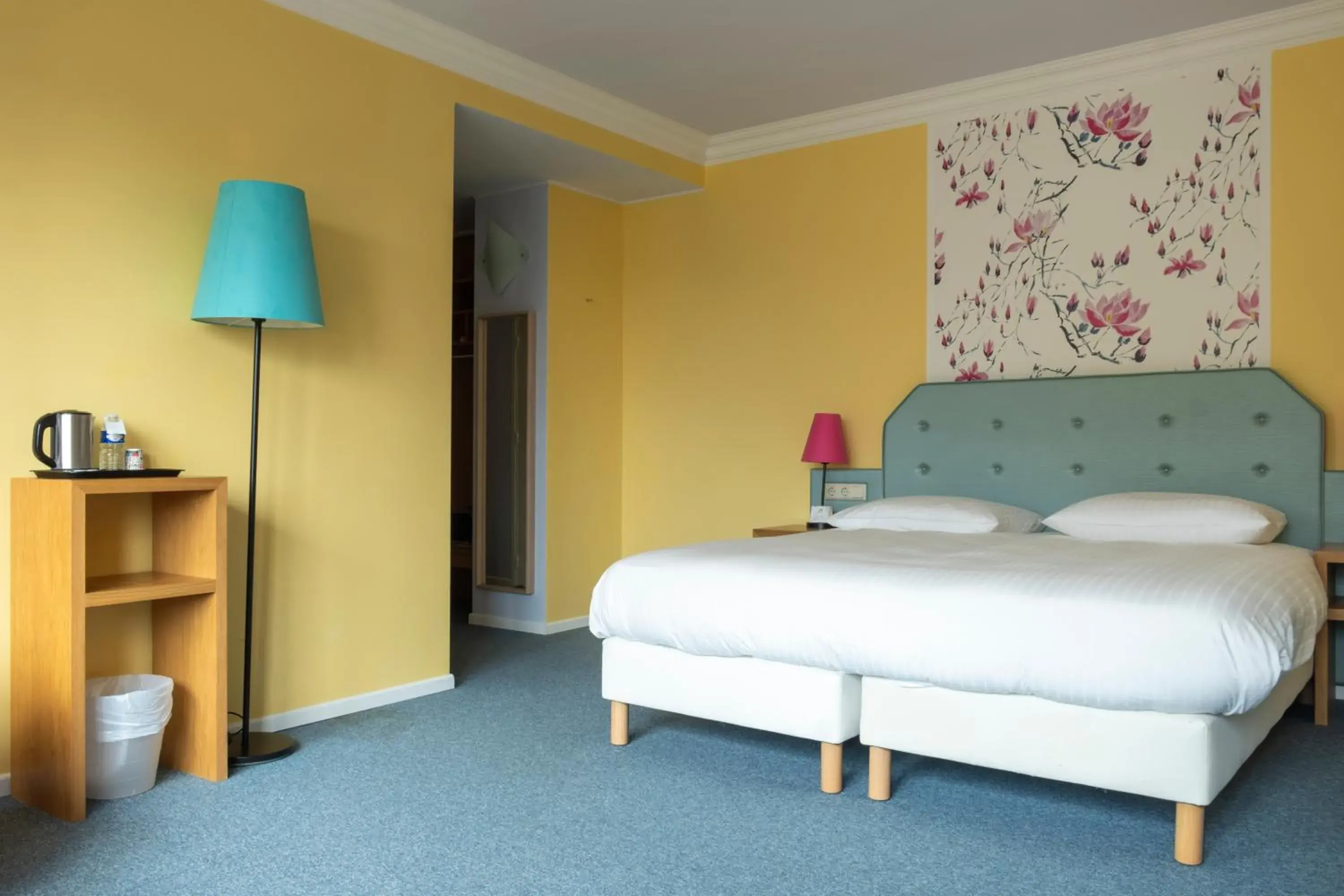 Comfort Double Room with Air-Conditioning in Hotel Parc Plaza Comfort Double Room with Air-Conditioning in Hotel Parc Plaza