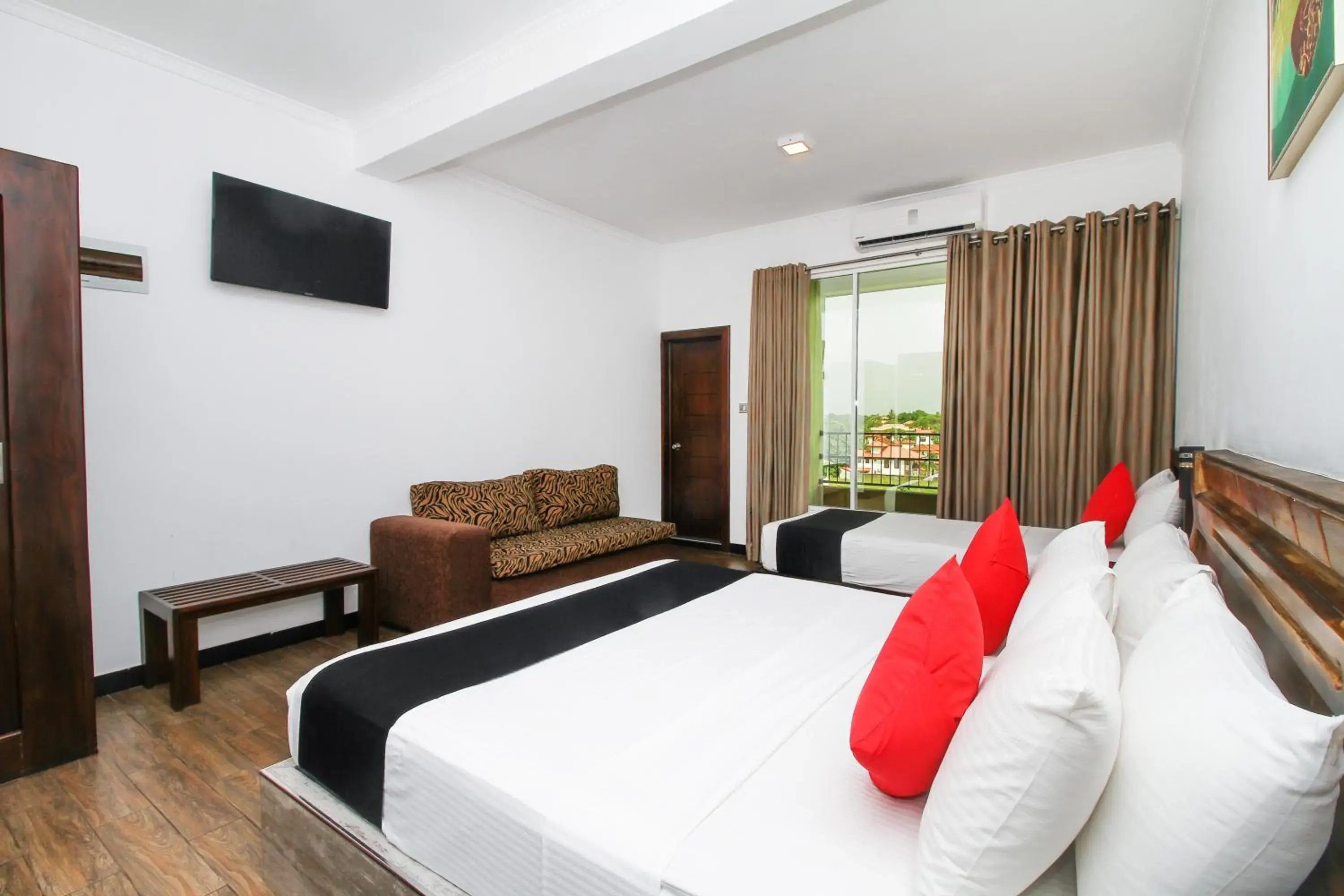 Deluxe Triple Room in Sasha Transit Hotel Deluxe Triple Room in Sasha Transit Hotel