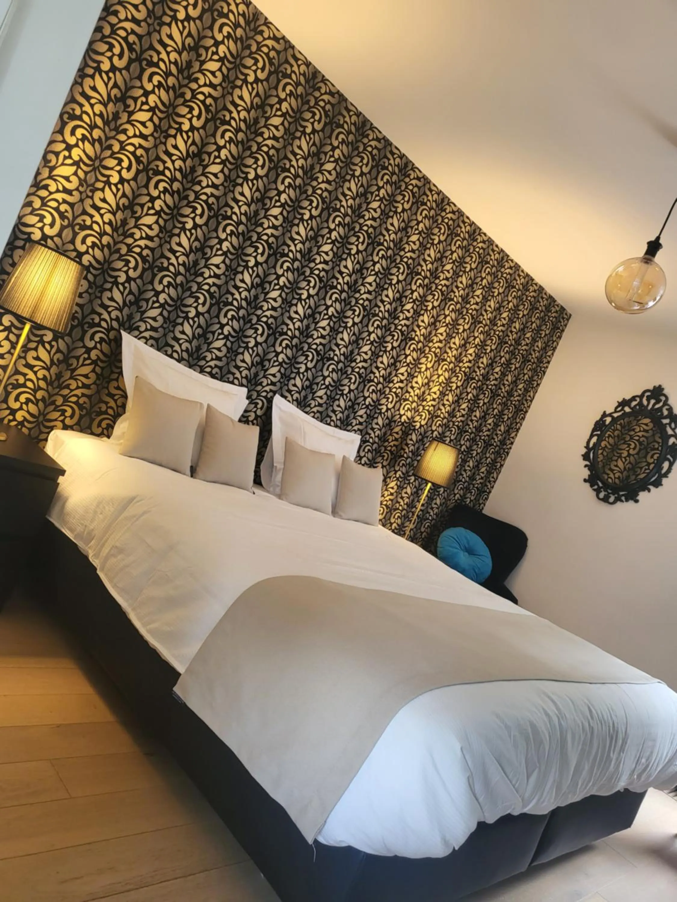 Bed in Table et chambre particulière