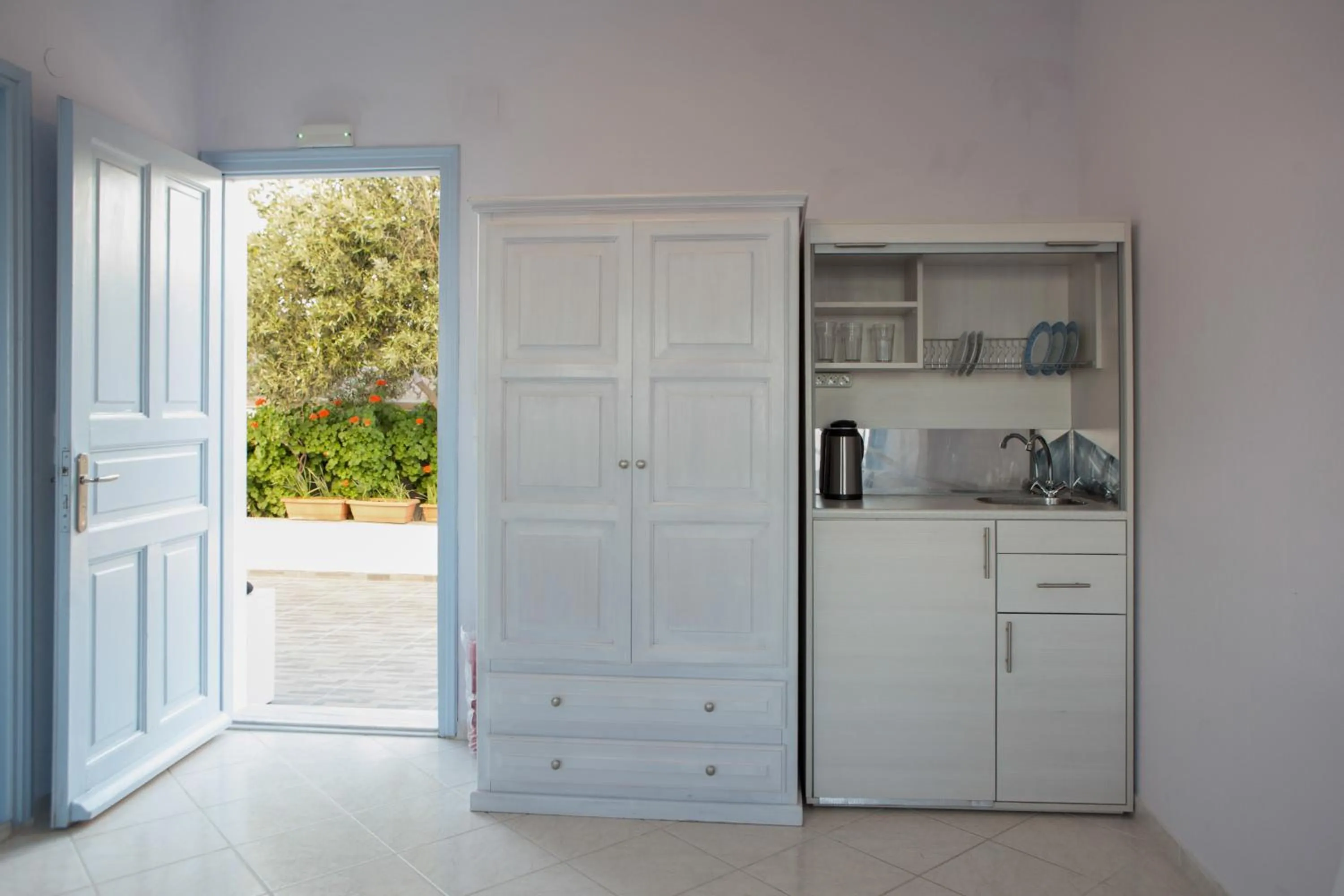 Coffee/tea facilities in Luna Rossa Santorini