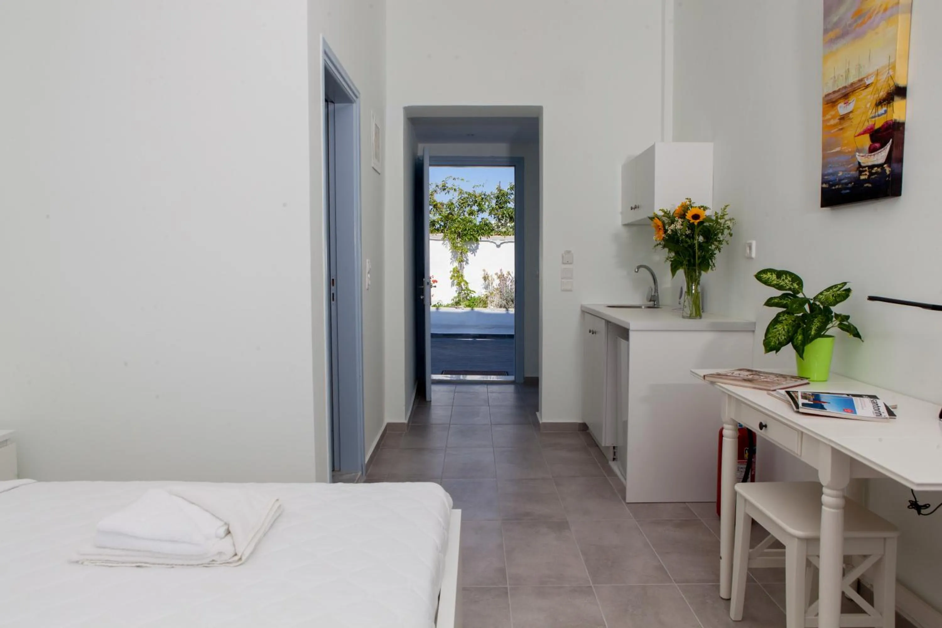 Bed in Luna Rossa Santorini