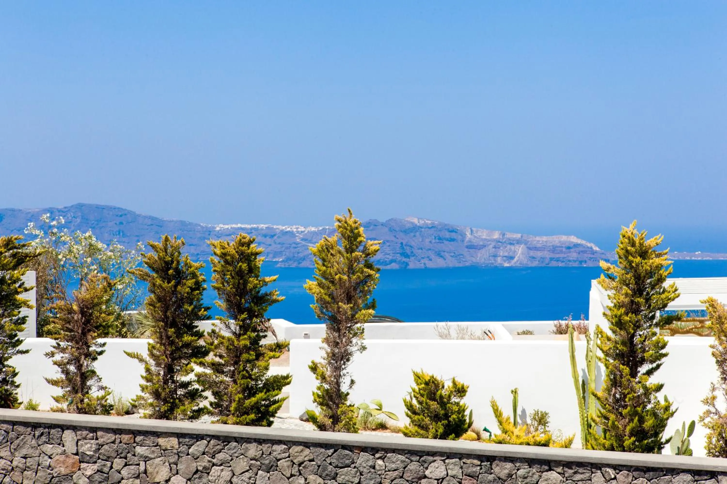 Day in Luna Rossa Santorini