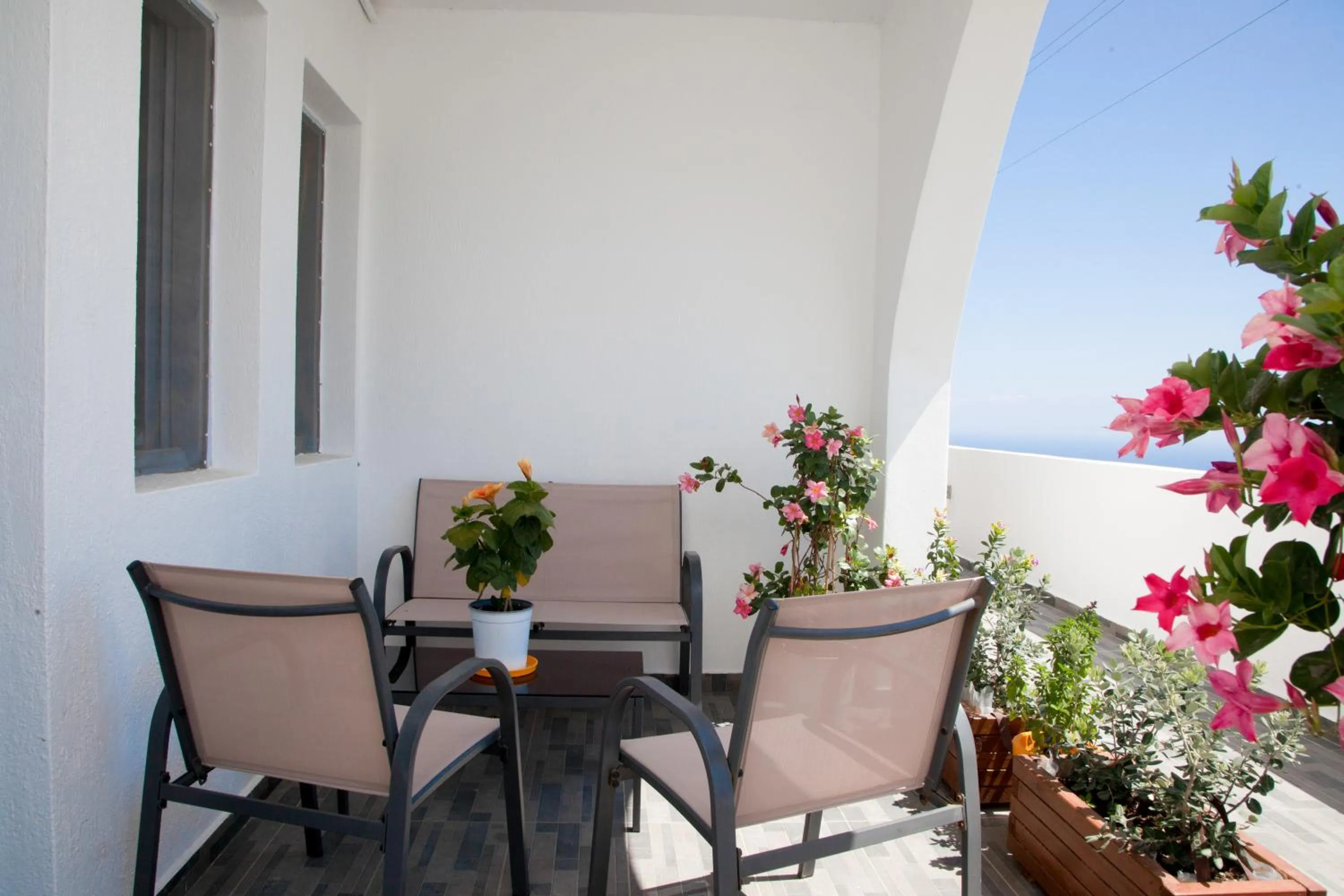 Day in Luna Rossa Santorini