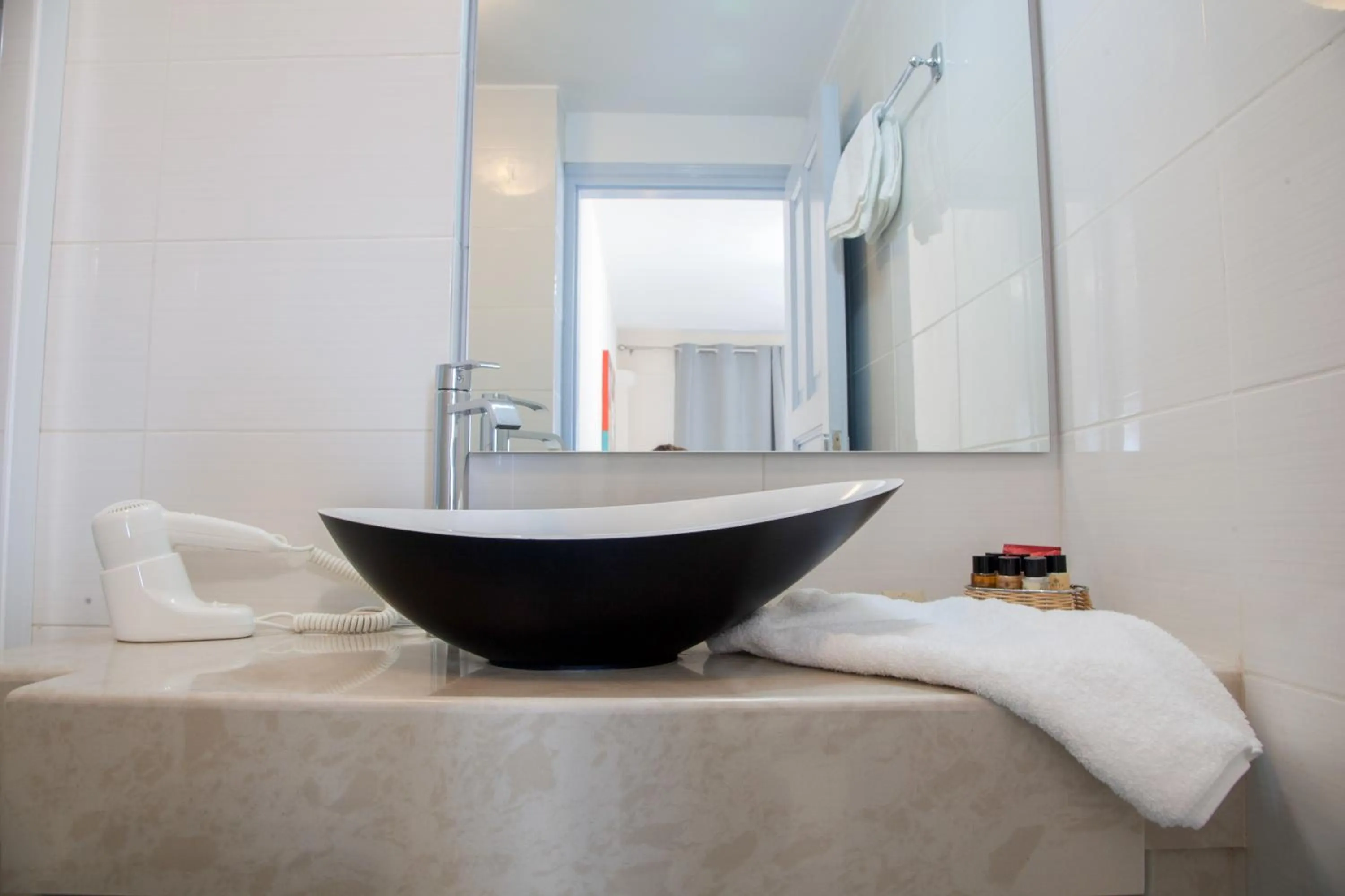 Bathroom in Luna Rossa Santorini