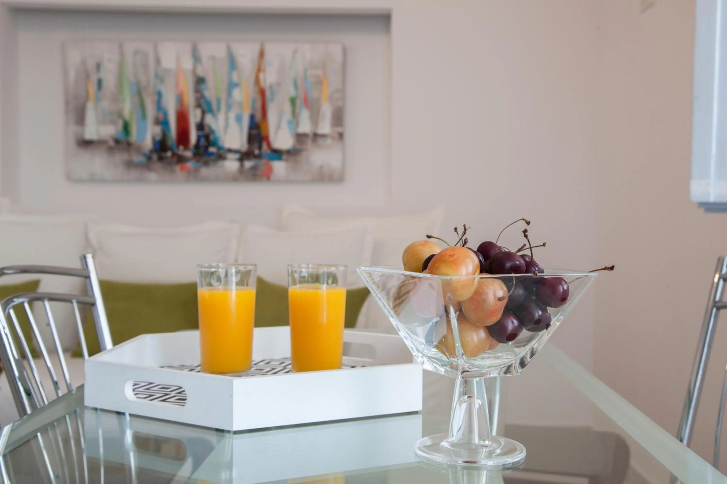 Food and drinks in Luna Rossa Santorini