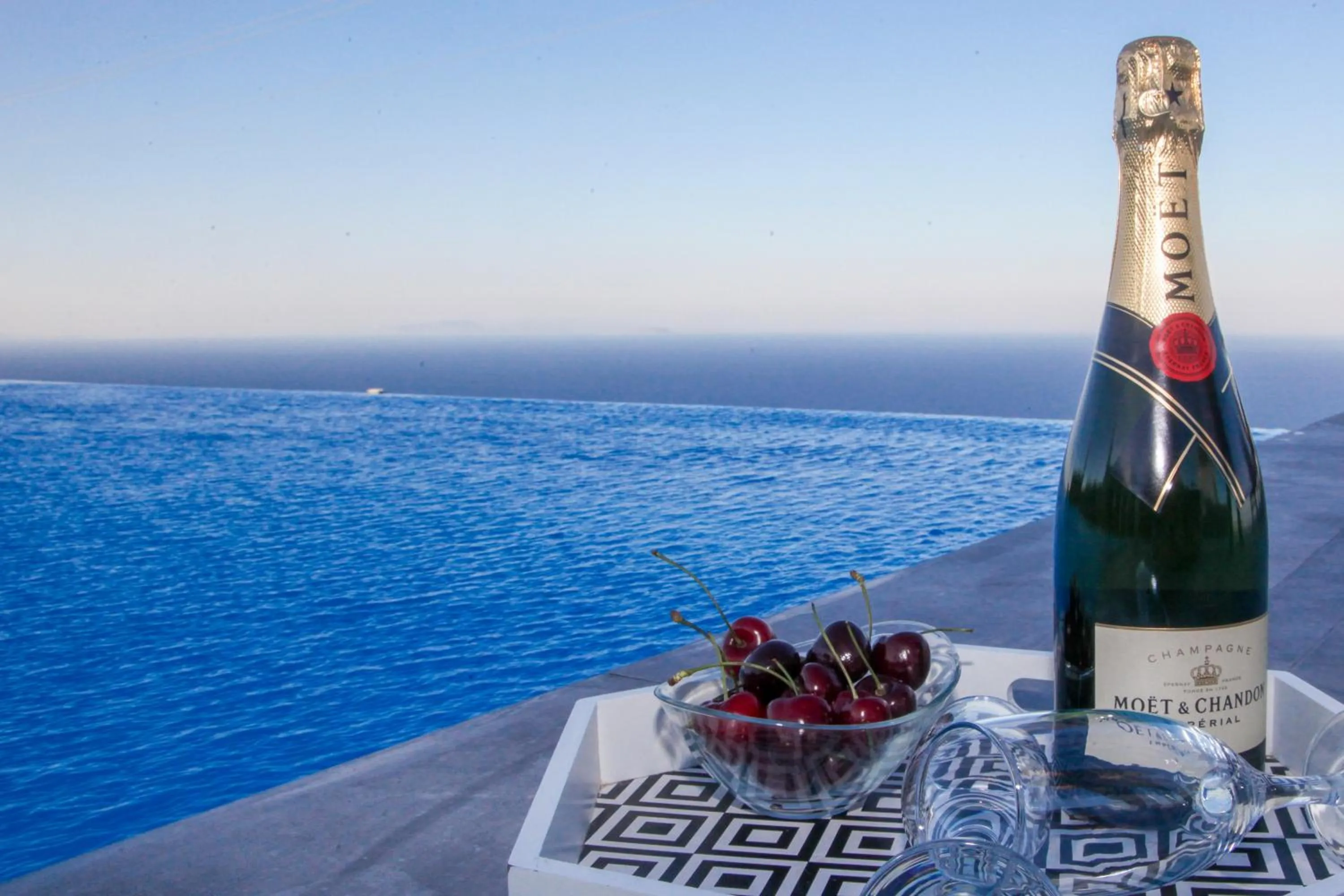 Day in Luna Rossa Santorini