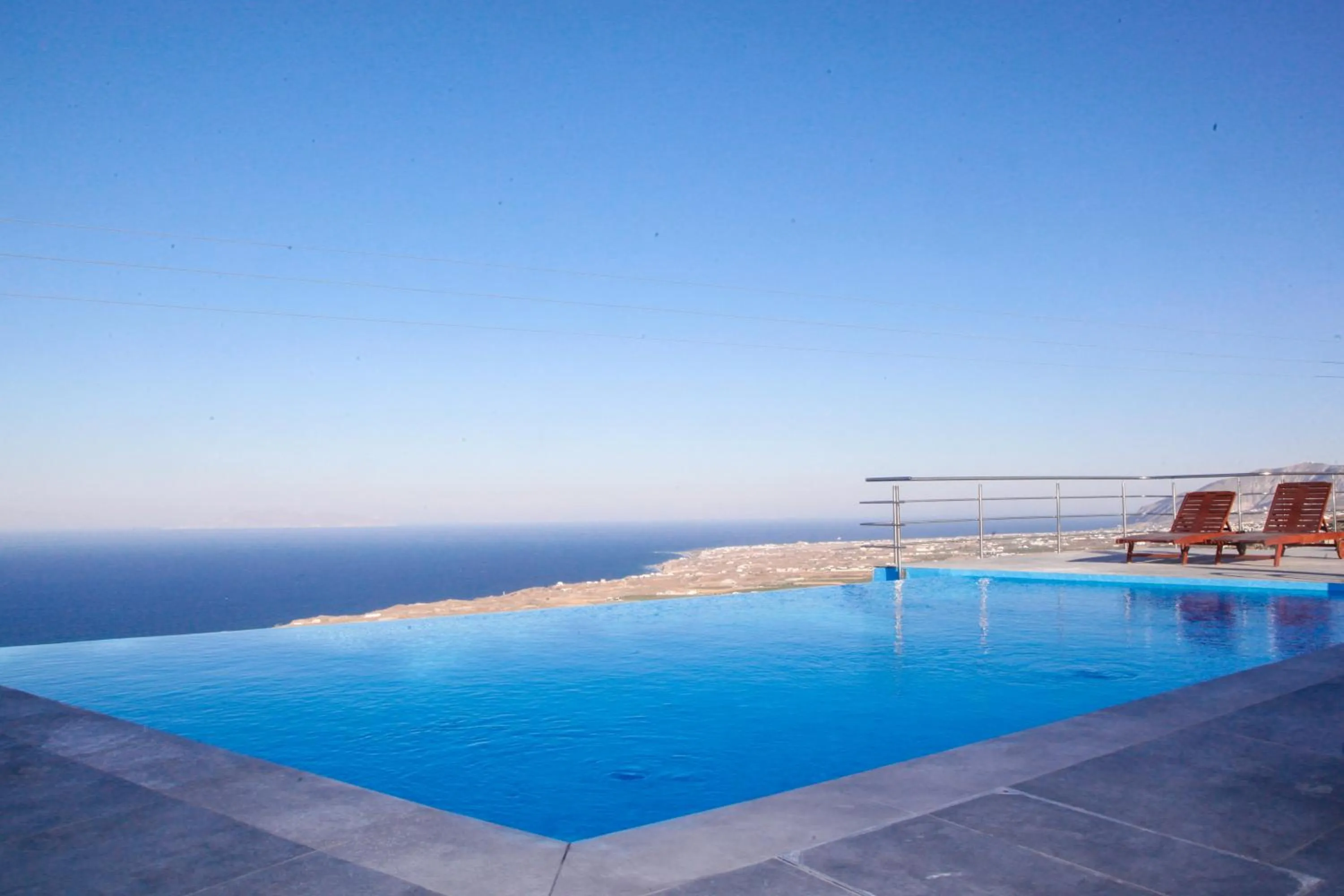 Day in Luna Rossa Santorini