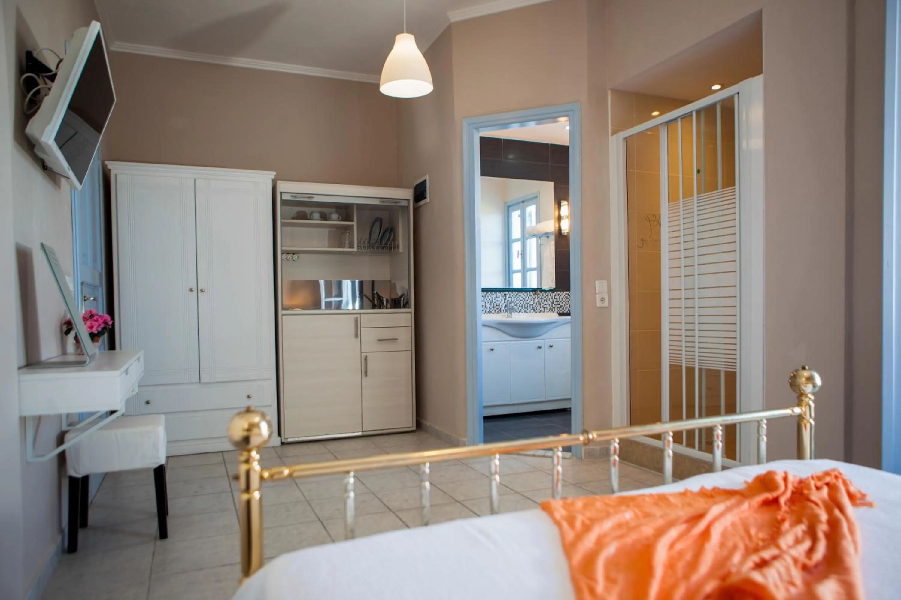 Bed in Luna Rossa Santorini