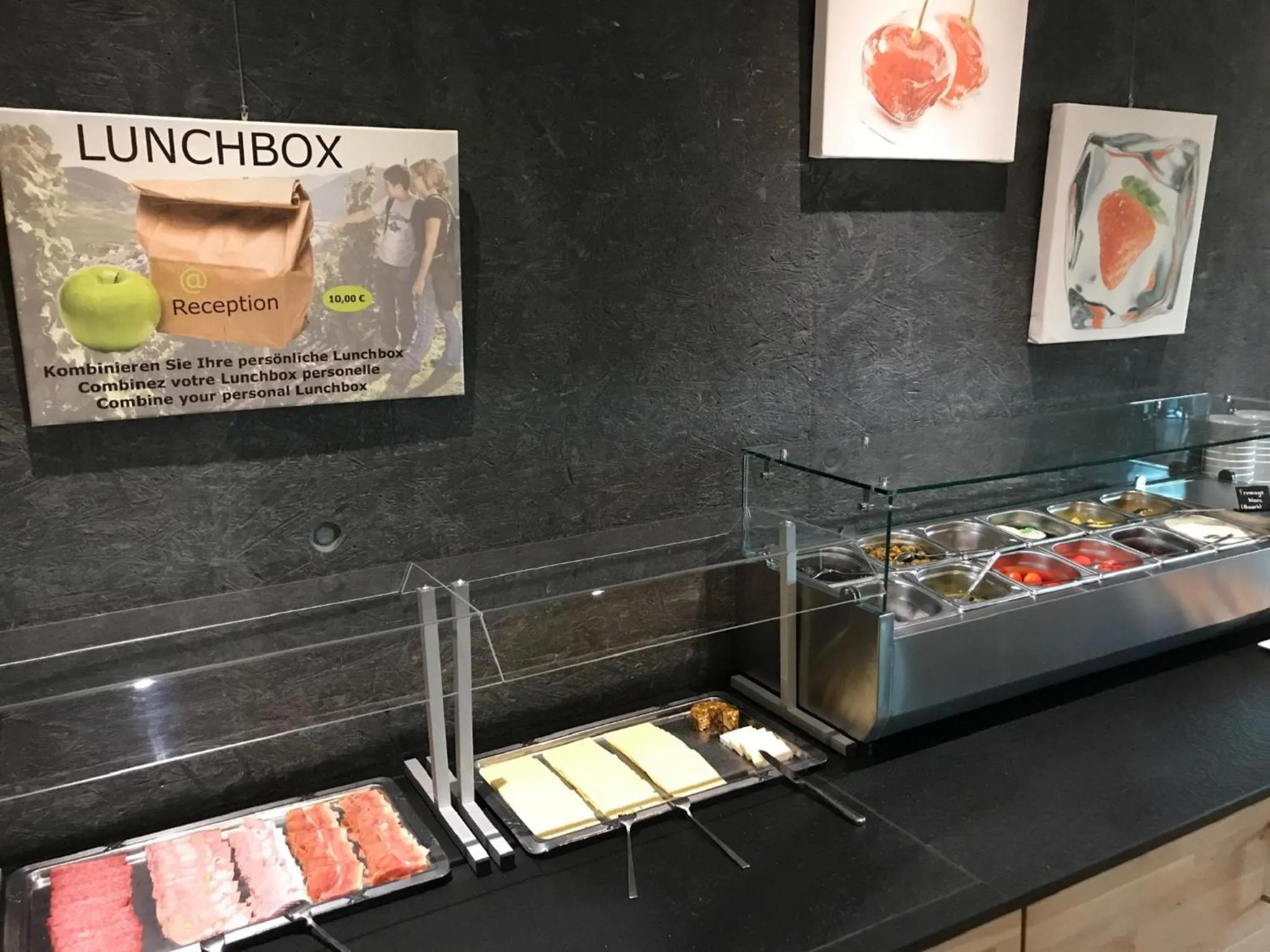 Breakfast in Hotel de l'Ecluse Superior