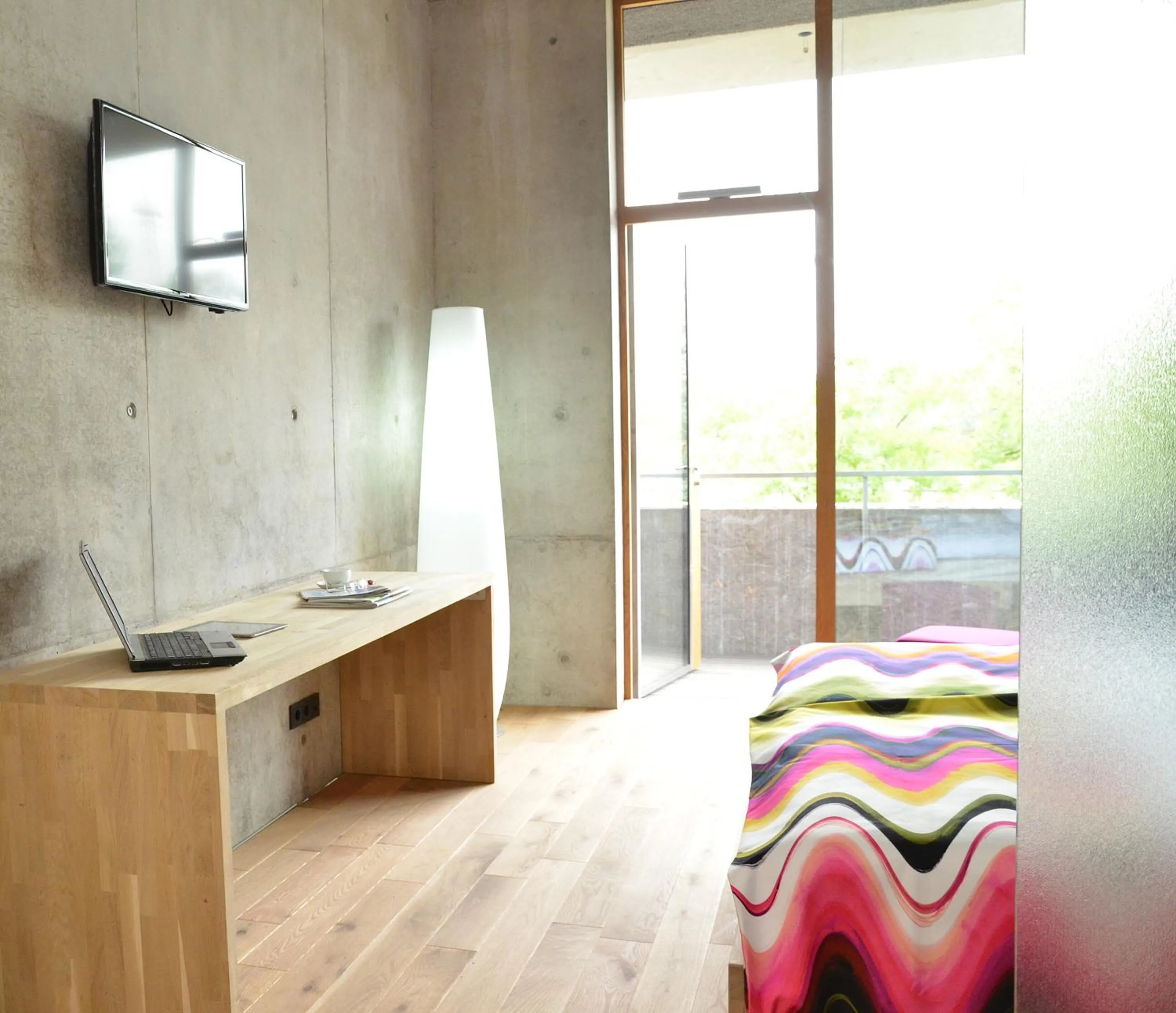 TV and multimedia, Bed in Hotel de l'Ecluse Superior