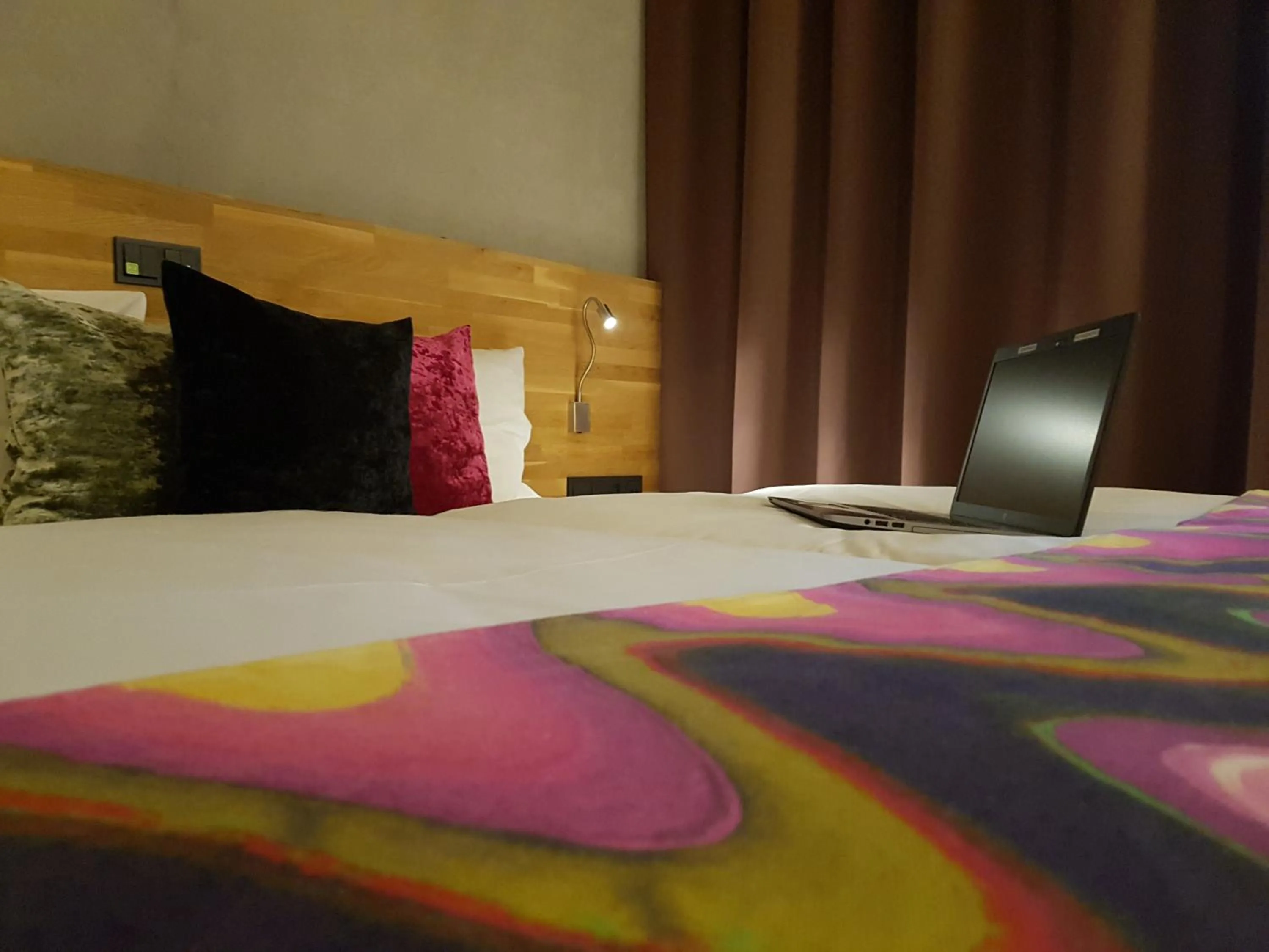 Photo of the whole room, Bed in Hotel de l'Ecluse Superior