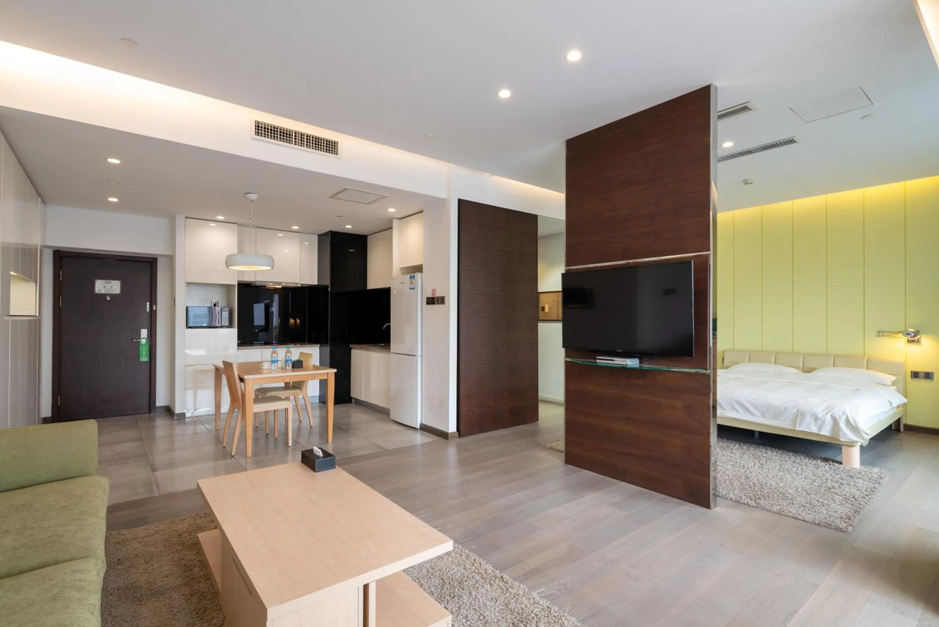 Living room, Bed in Green Park Hotel Tianjin