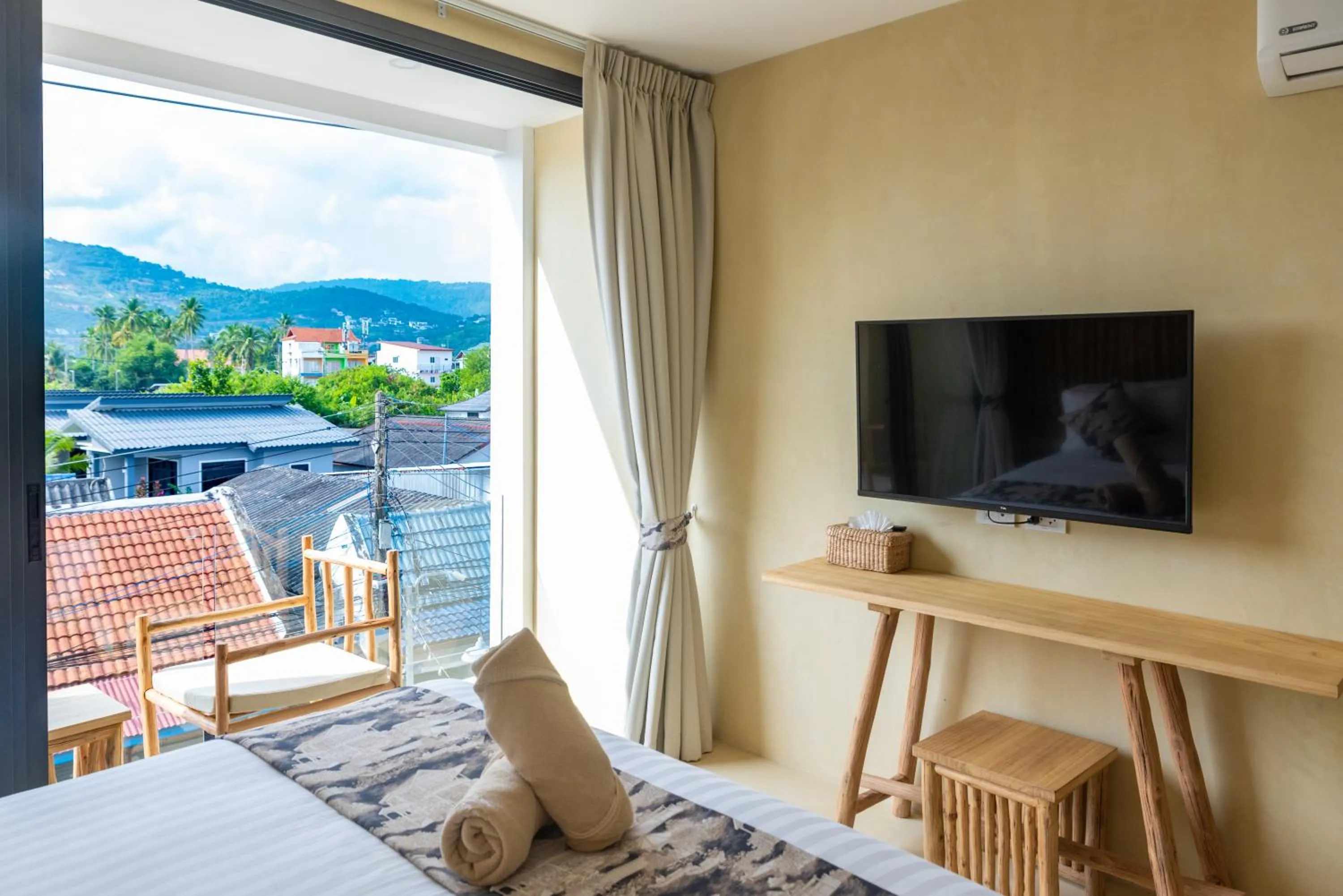 Mountain view in Riviera Beach Hotel