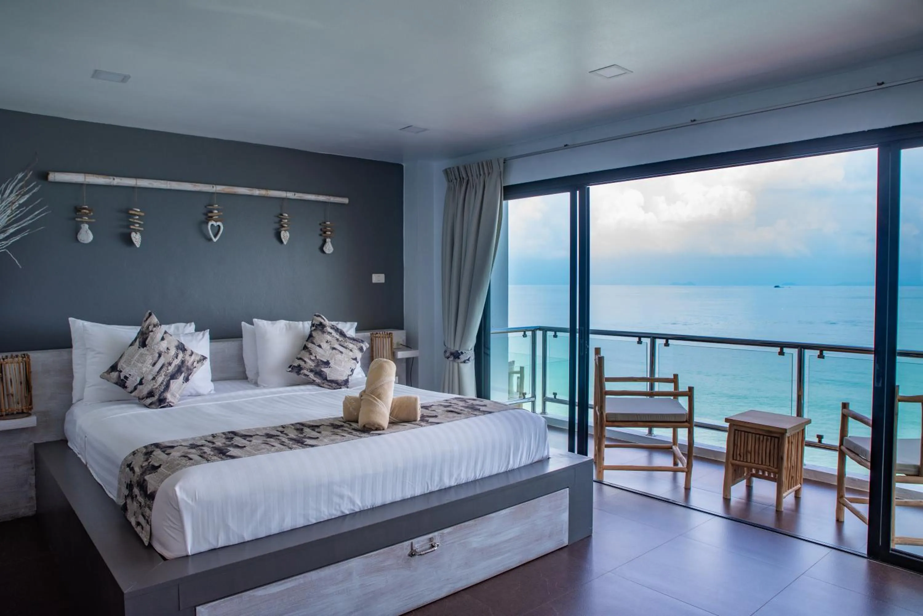 Bed in Riviera Beach Hotel