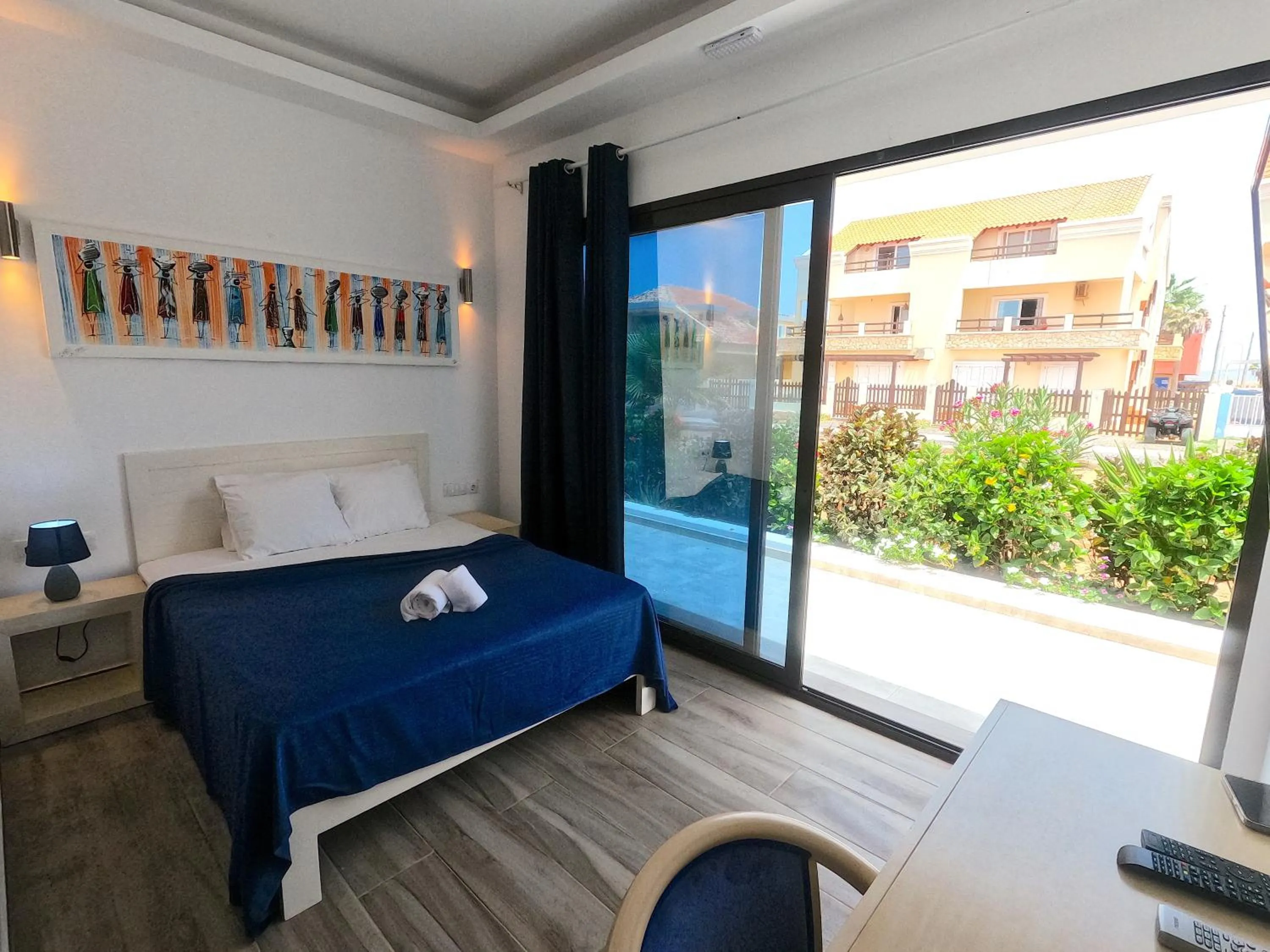 Photo of the whole room, Bed in Hotel LIVVO Budha Beach