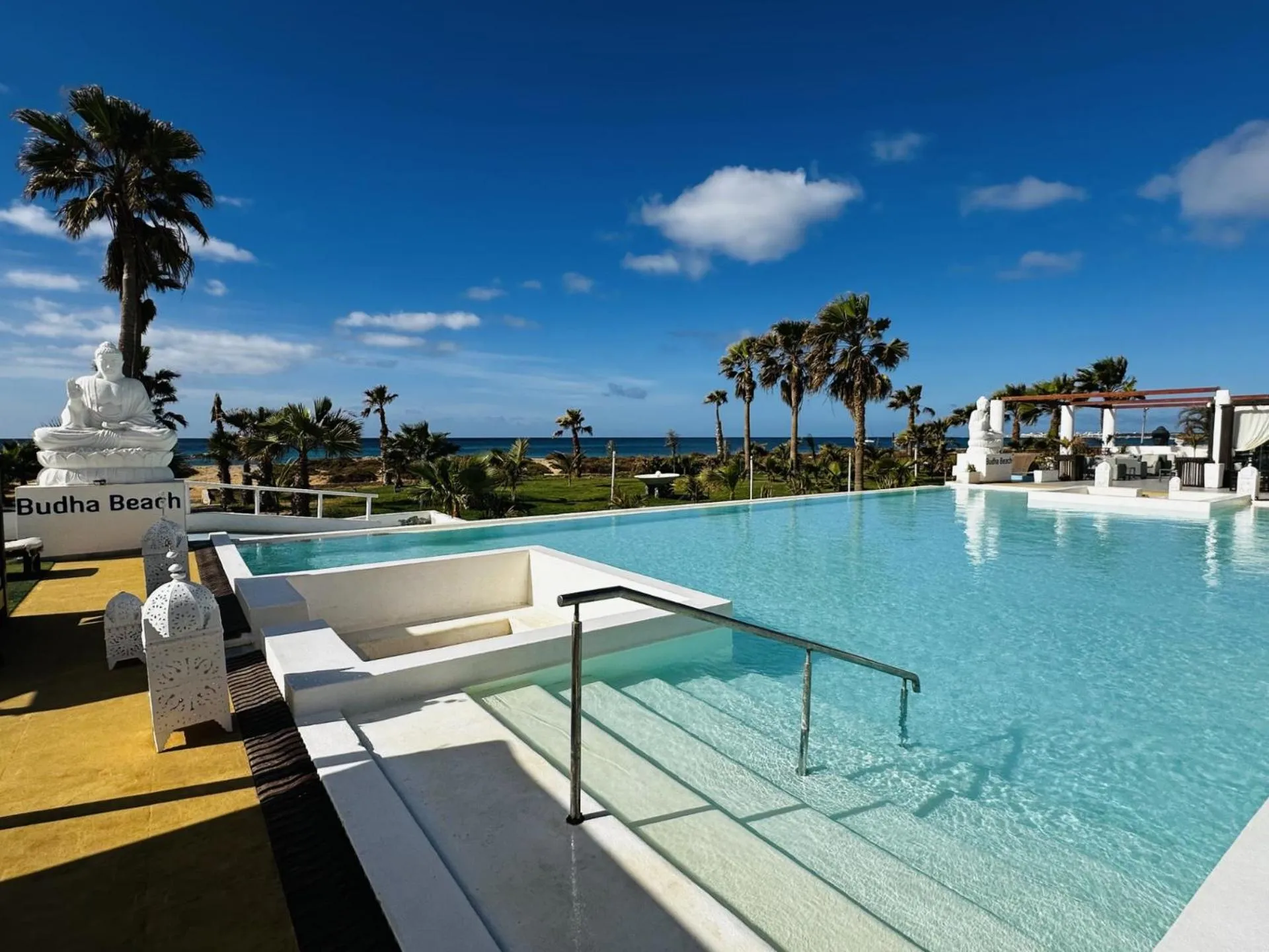 Swimming pool in Hotel LIVVO Budha Beach