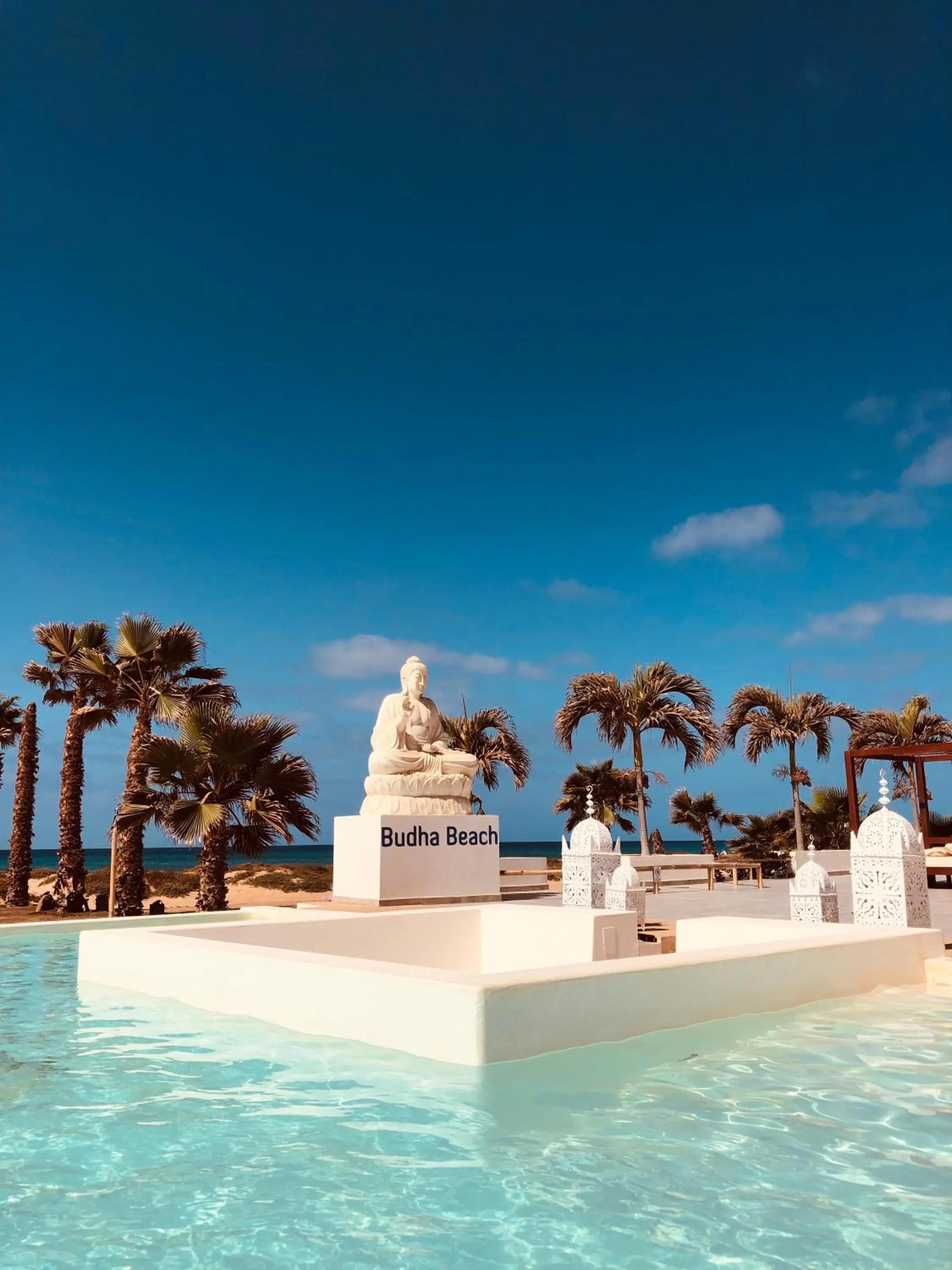 Swimming pool in Hotel LIVVO Budha Beach