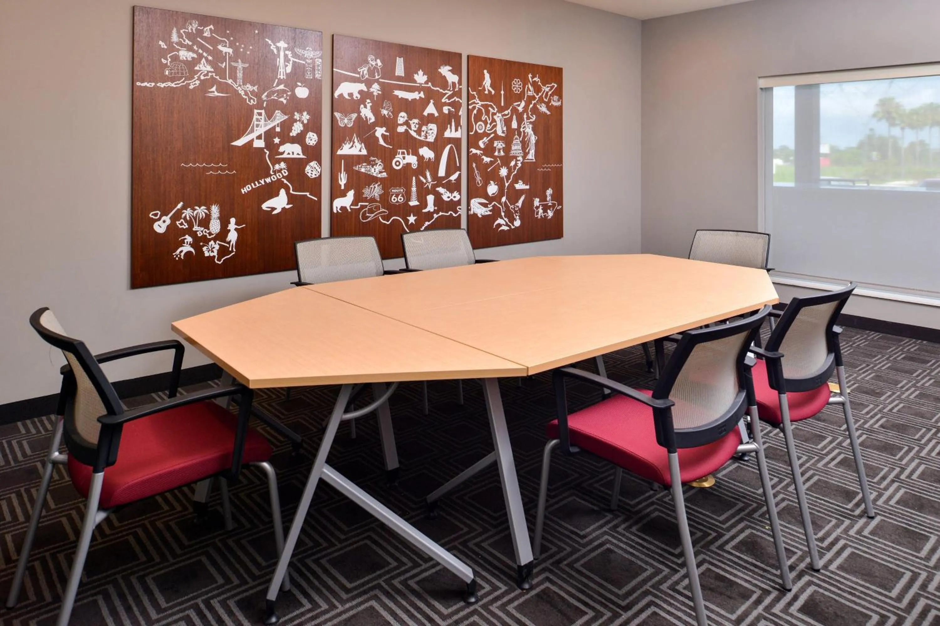 Meeting/conference room in TownePlace Suites by Marriott Laplace