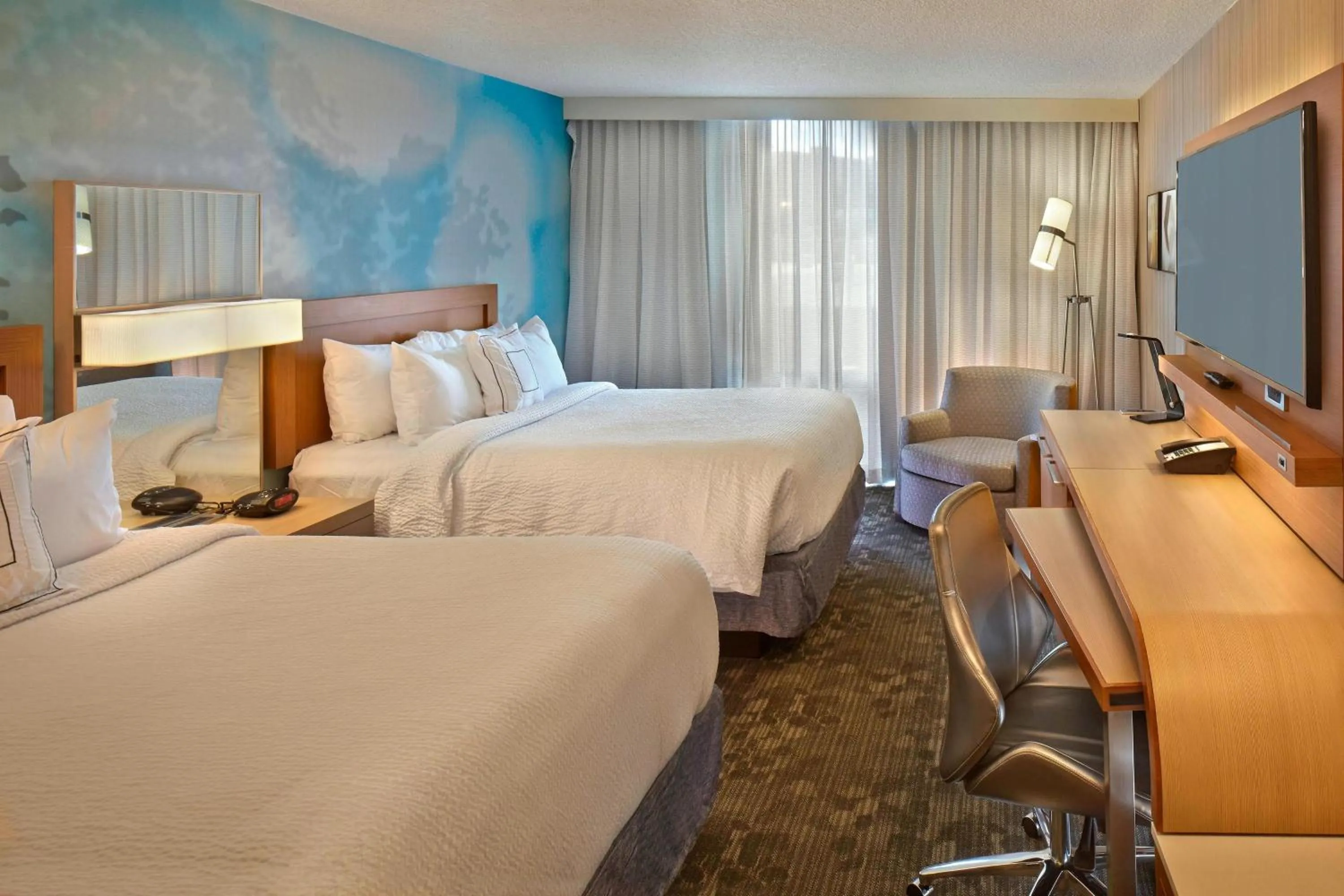 Photo of the whole room, Bed in Courtyard by Marriott Philadelphia City Avenue