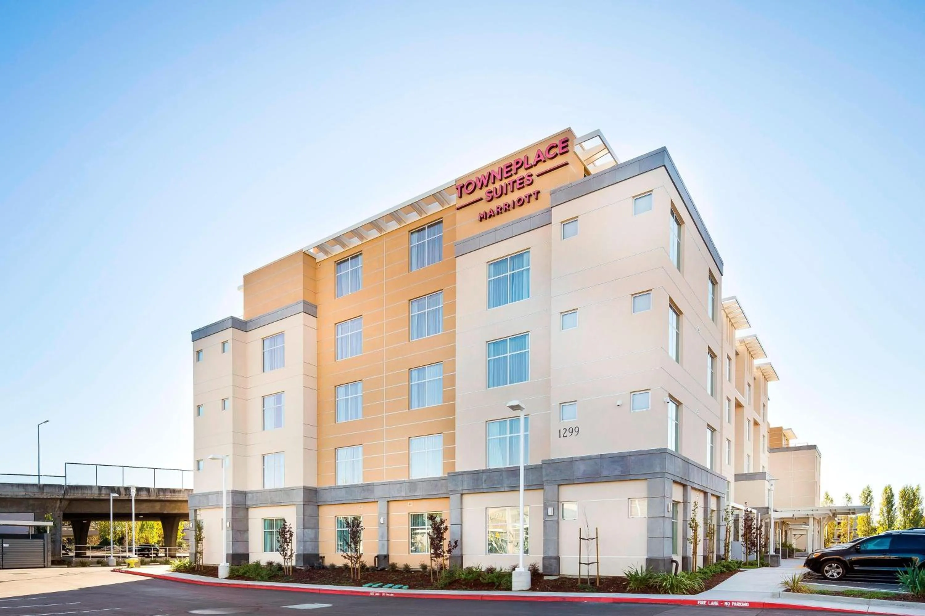 Property building in TownePlace Suites by Marriott San Mateo Foster City
