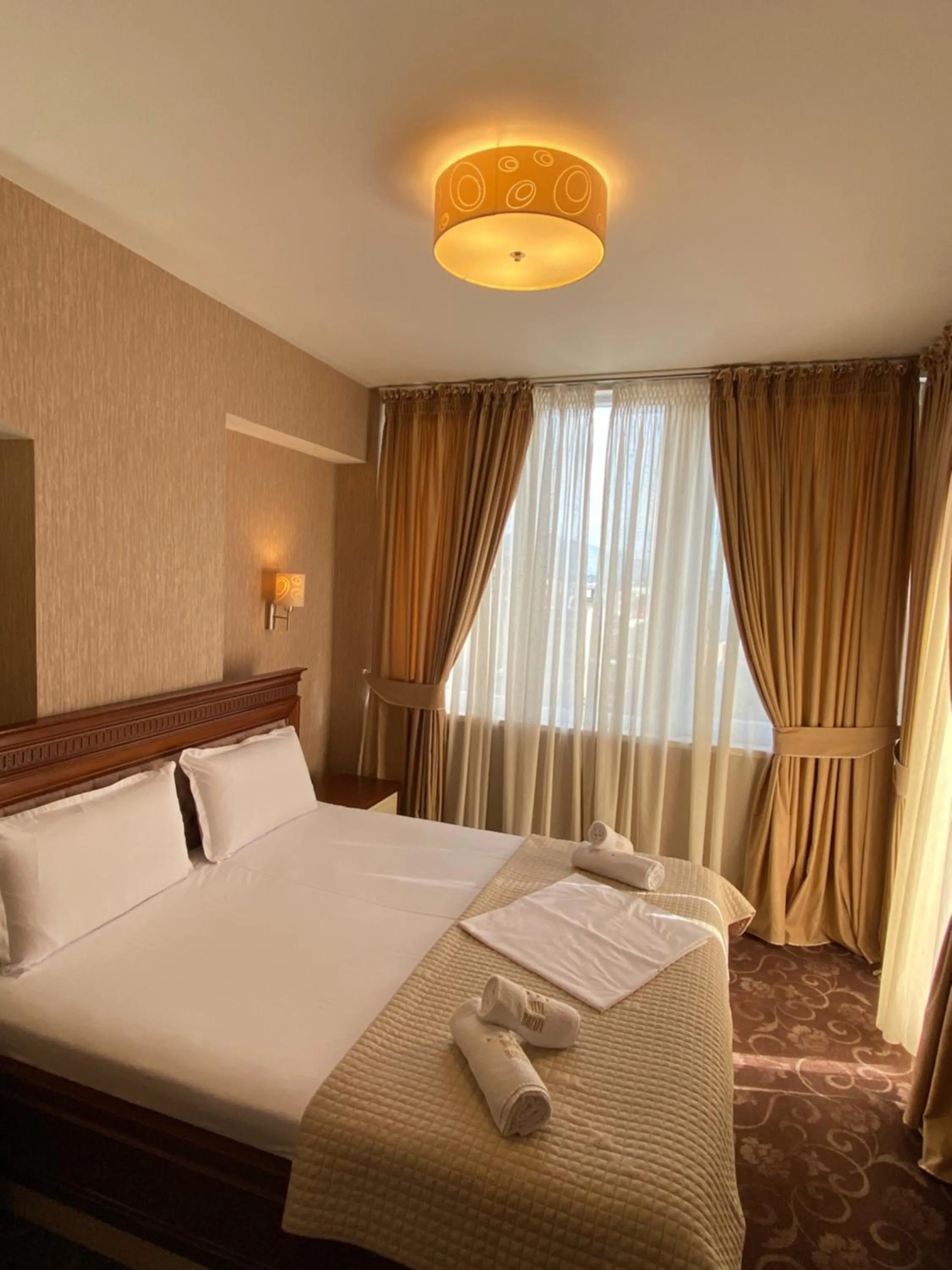 Bedroom, Bed in Rozafa Hotel