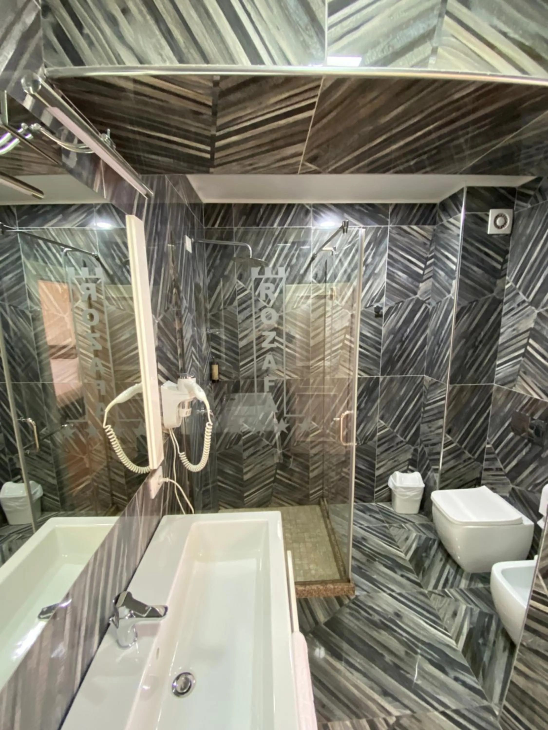 Shower in Rozafa Hotel