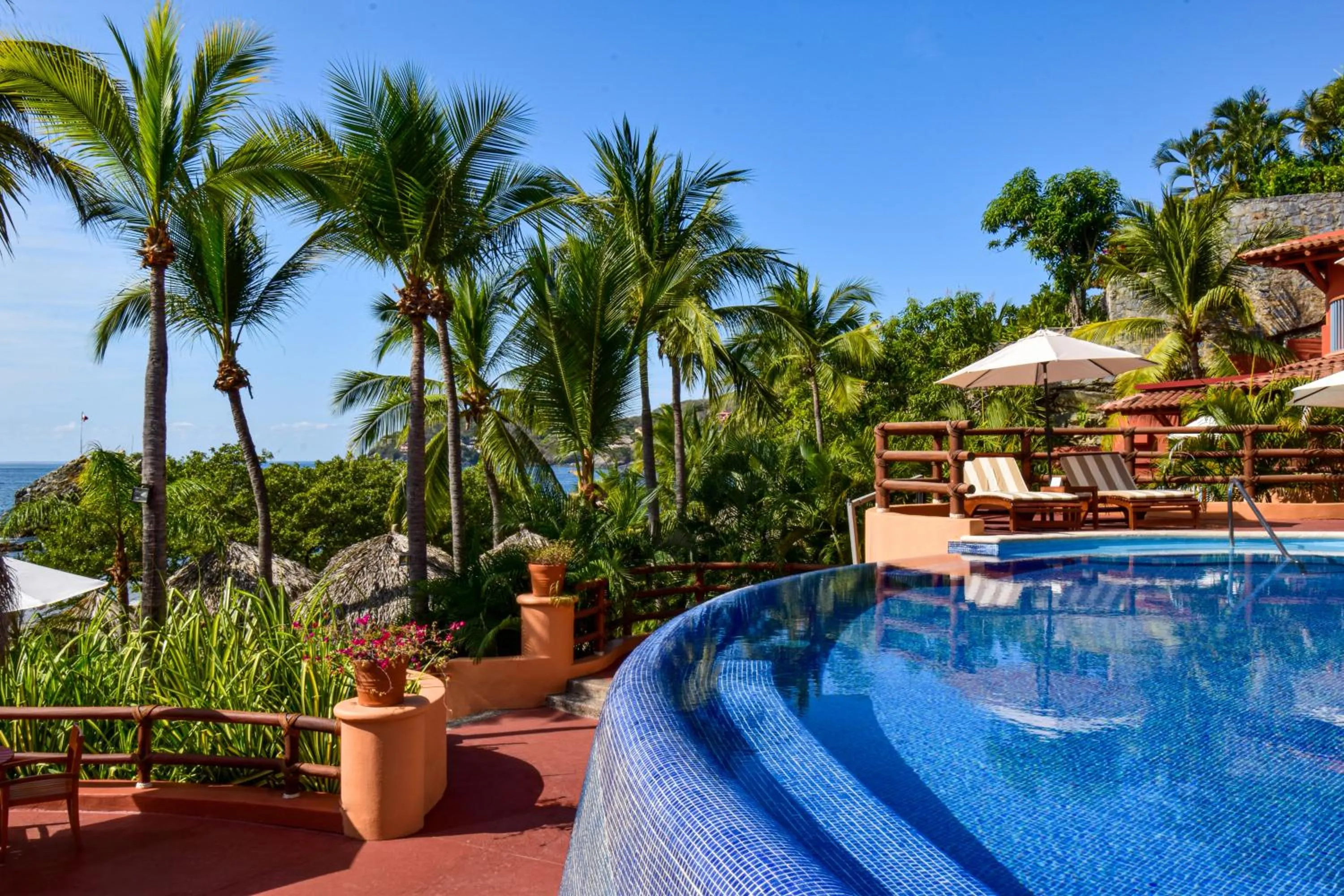 Swimming pool in Hilton Grand Vacations Club Zihuatanejo