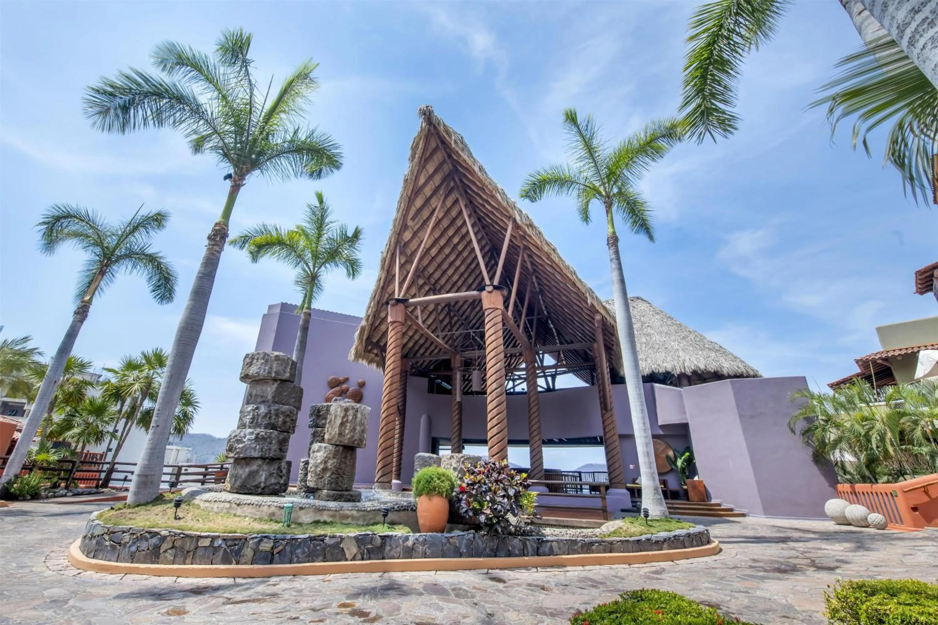 Property building in Hilton Grand Vacations Club Zihuatanejo