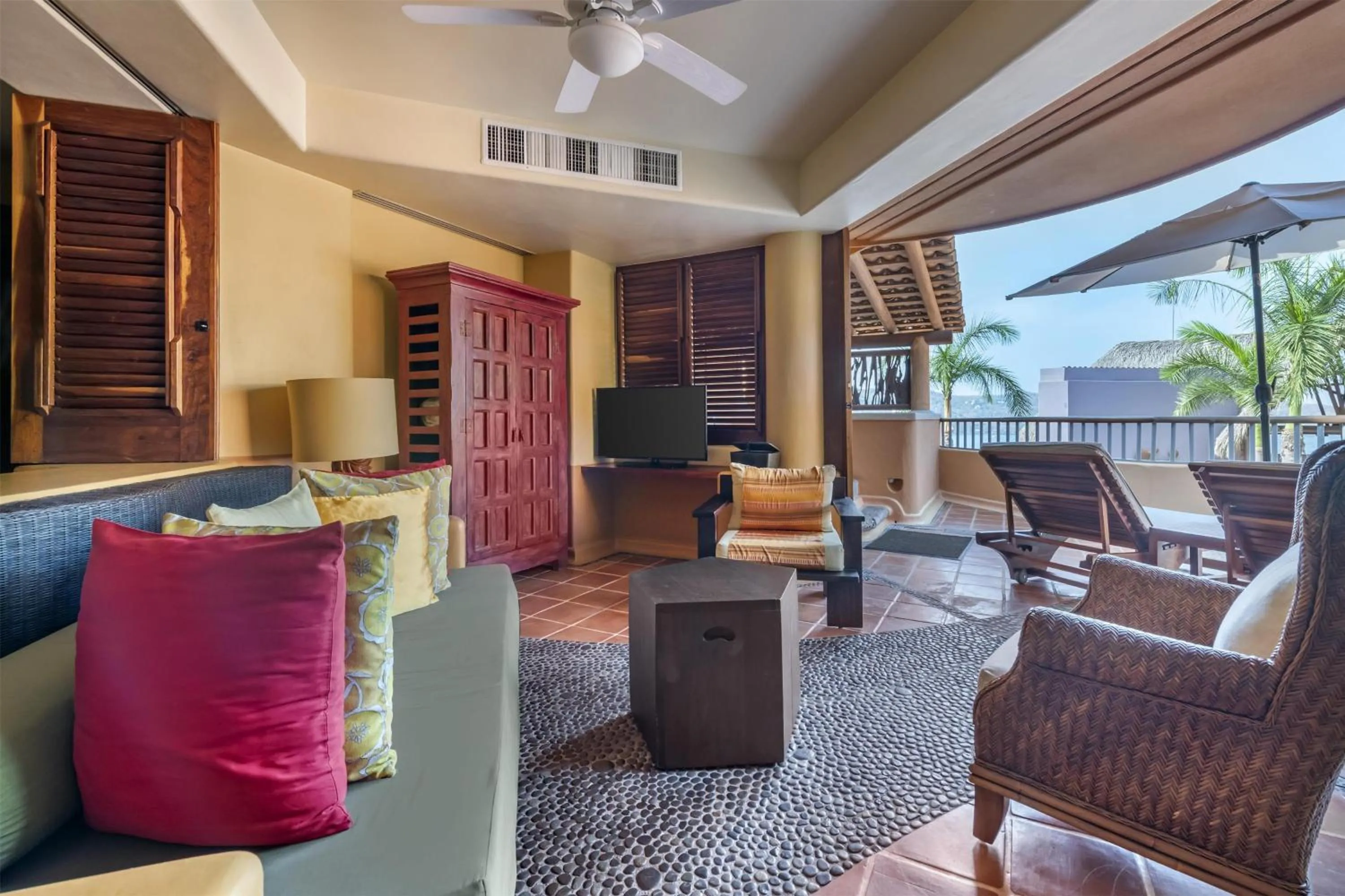 Living room in Hilton Grand Vacations Club Zihuatanejo