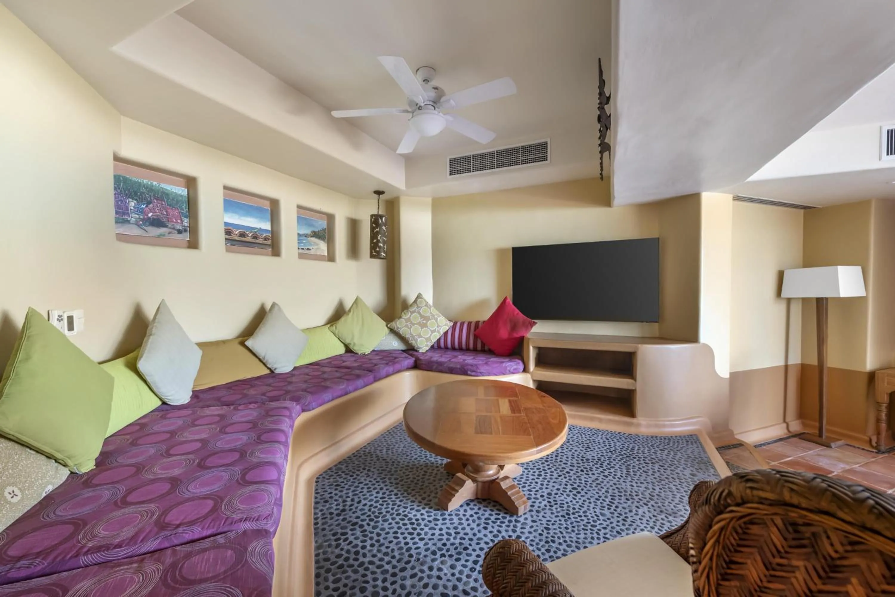 Living room in Hilton Grand Vacations Club Zihuatanejo