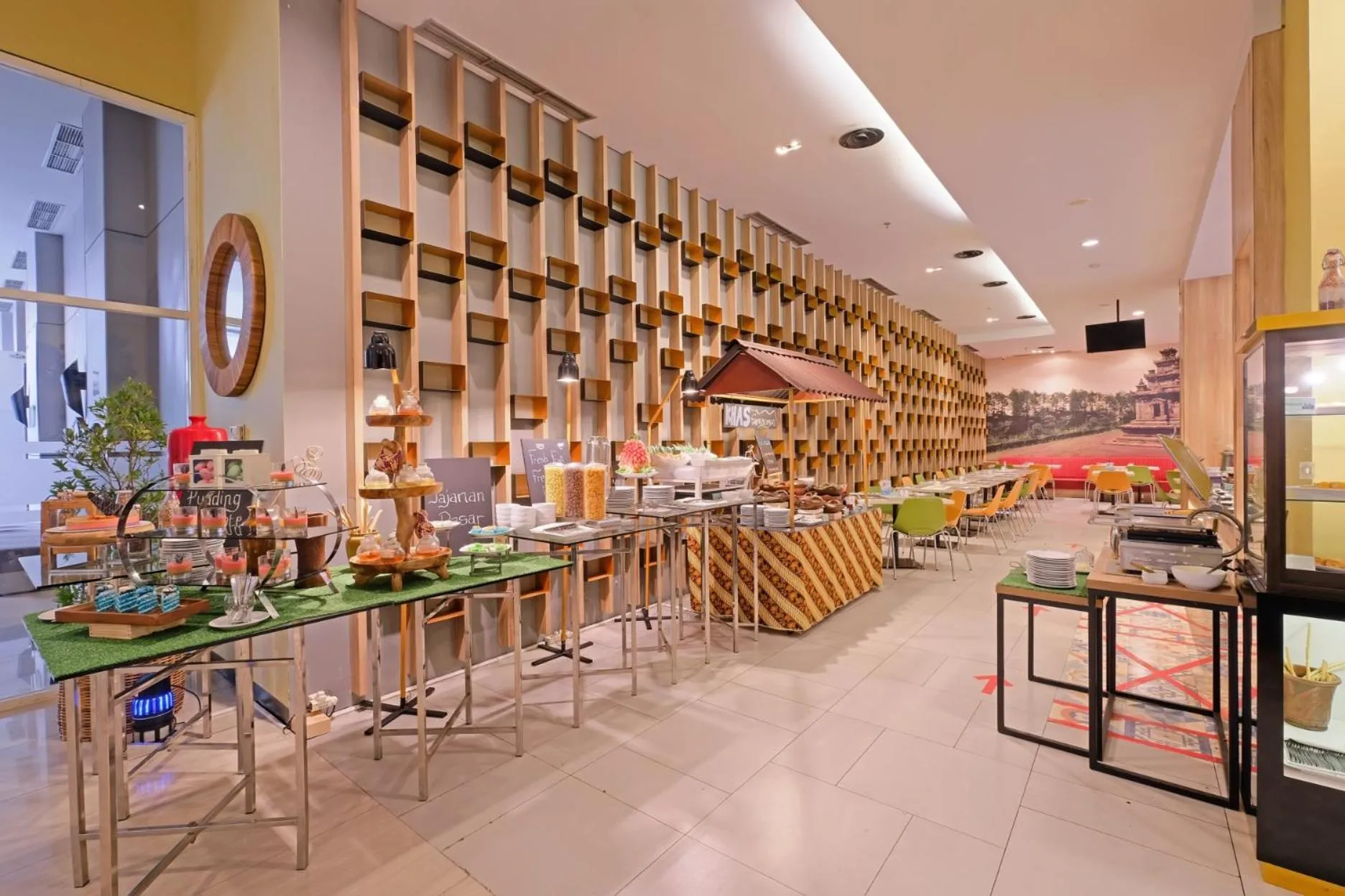 Restaurant/places to eat in KHAS Semarang Hotel