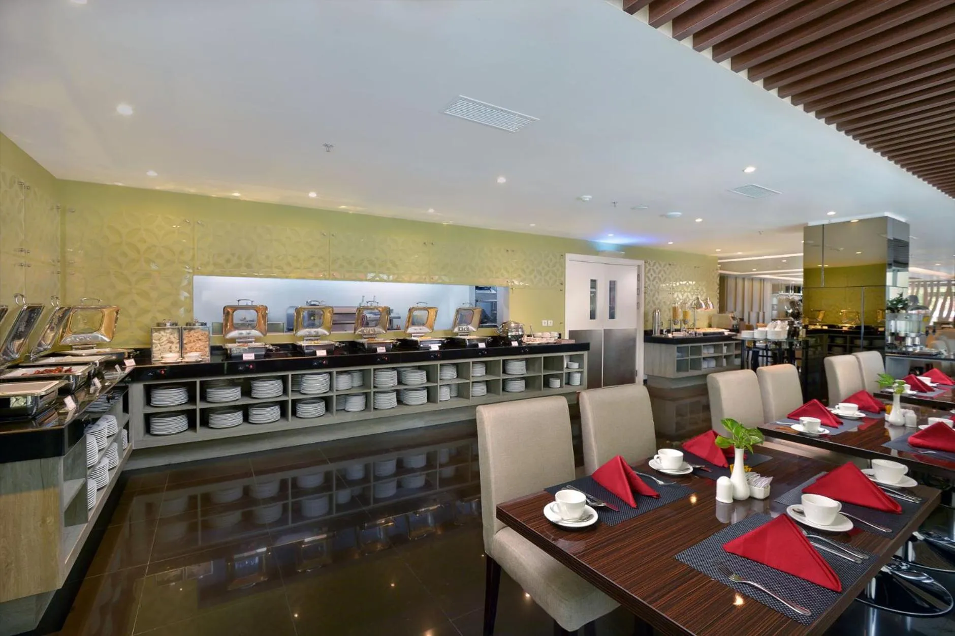 Restaurant/places to eat in Platinum Adisucipto Hotel & Conference Center