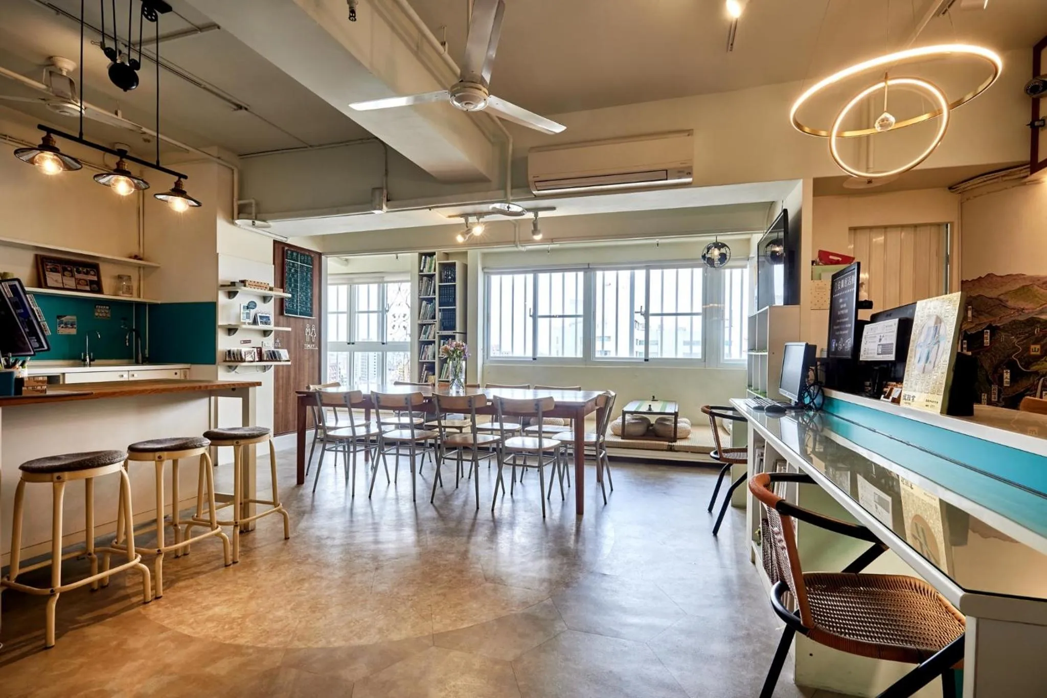 Kitchen or kitchenette in 安蘭居旅店 An Lan Jie Hotel