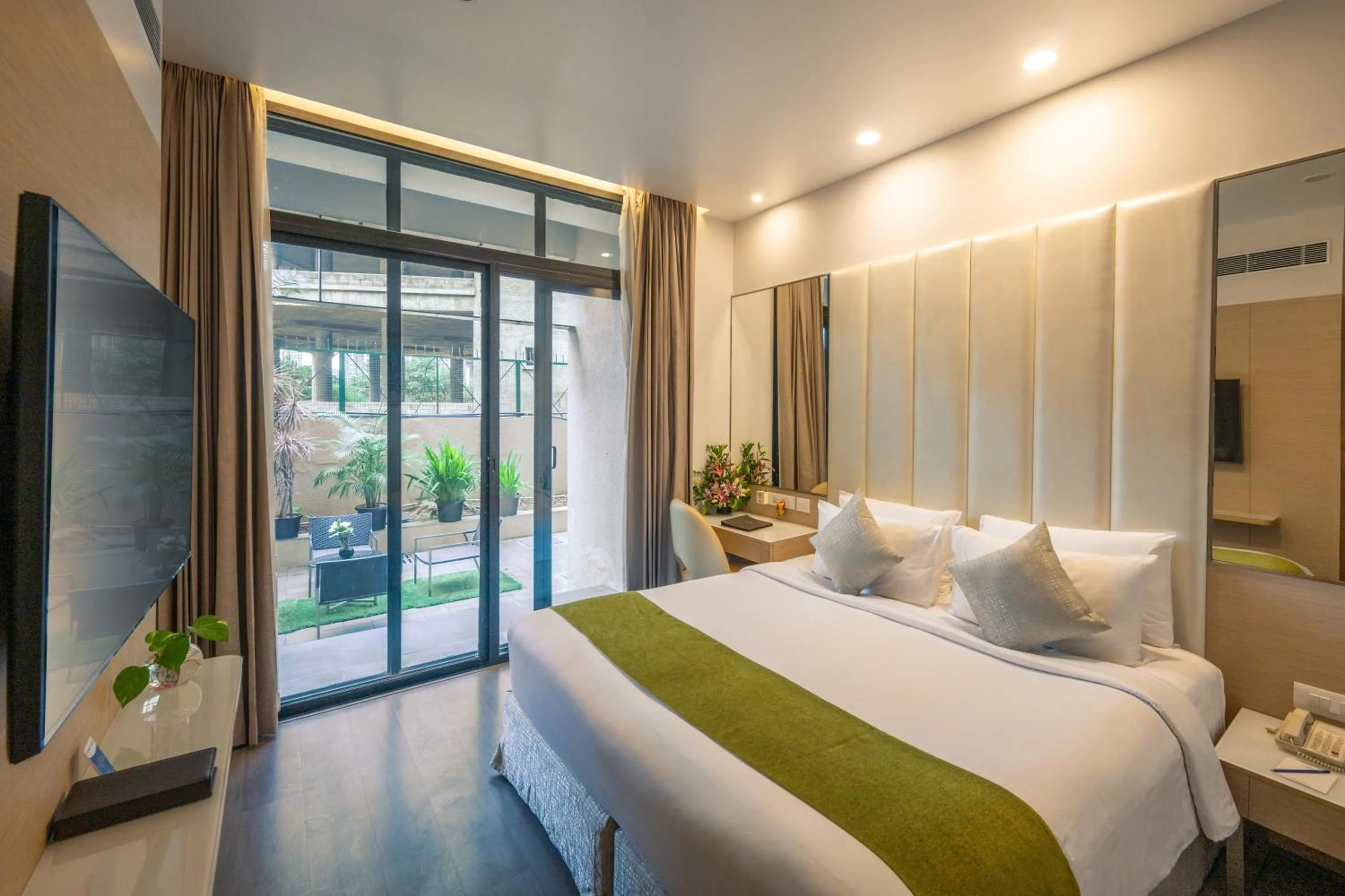 Bed in Sarovar Portico Outer Ring Road