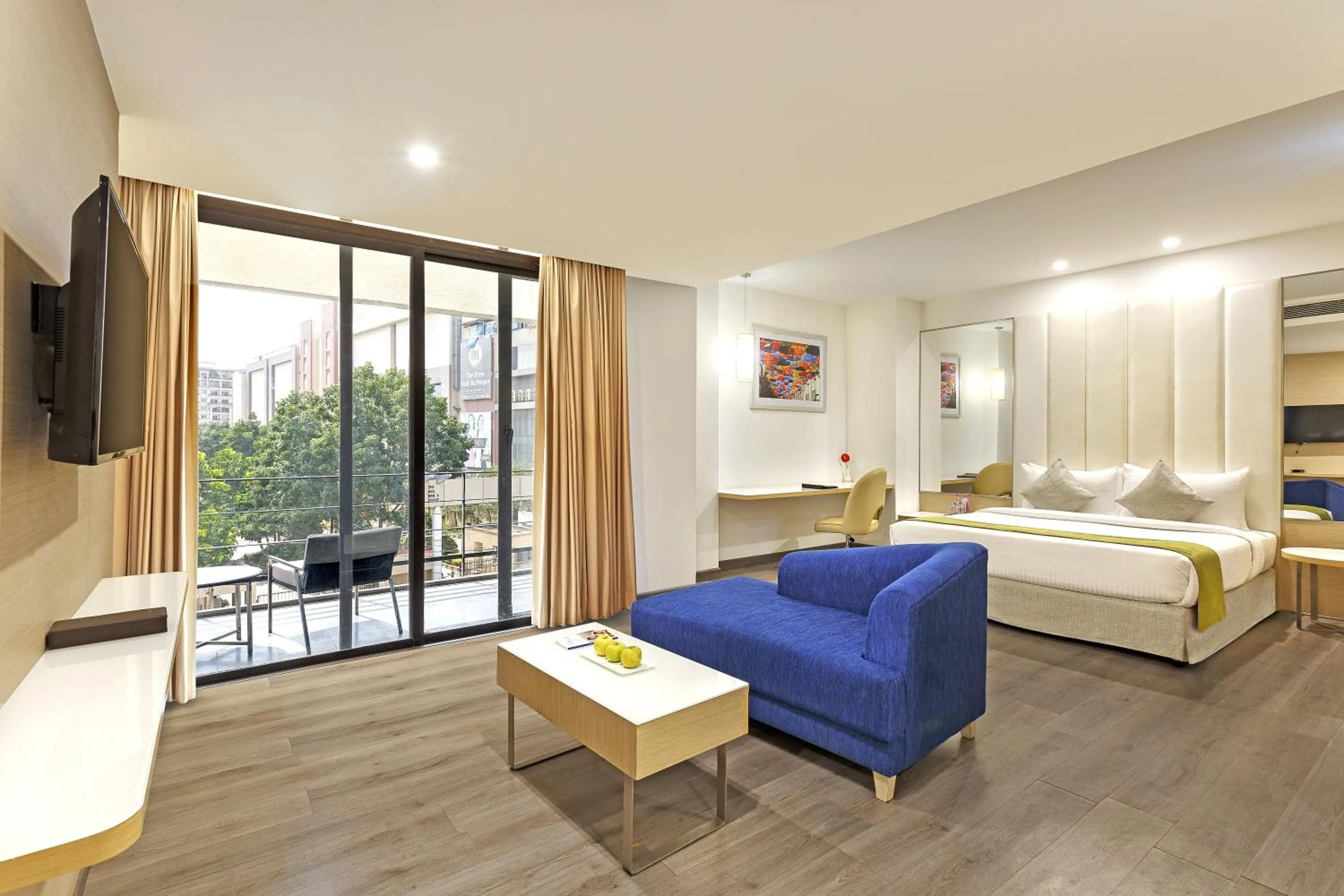 Photo of the whole room, Bed in Sarovar Portico Outer Ring Road