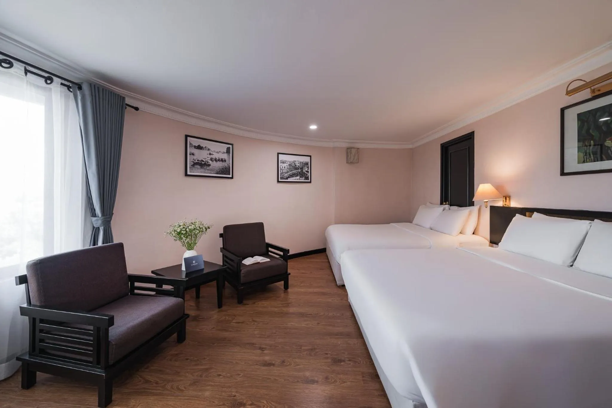 room service, Bed in La Passion Classic Hotel