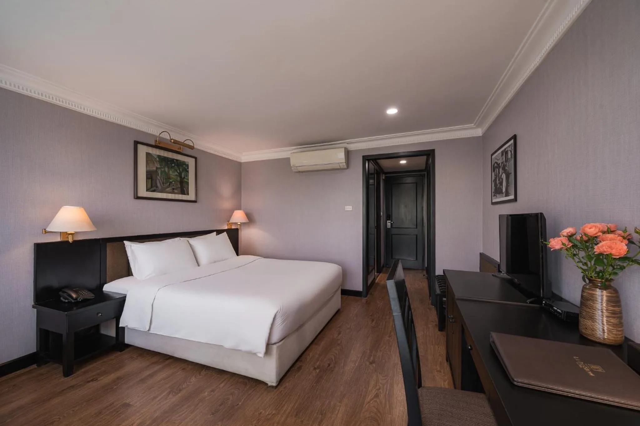 room service, Bed in La Passion Classic Hotel